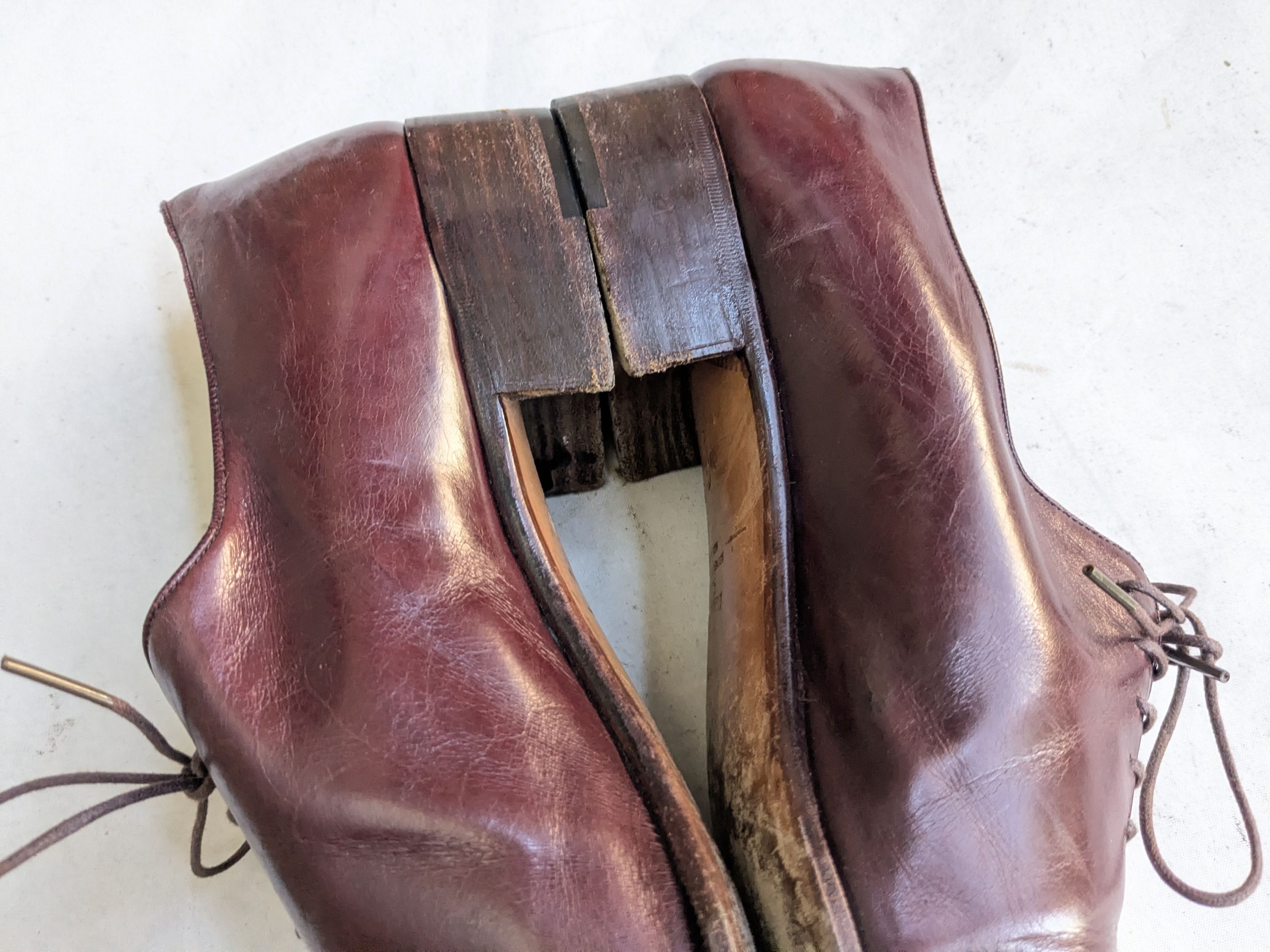 Salvatore Ferragamo Salvatore Ferragamo Wholecut Oxfords Burgundy 12 B Narrow Size US 12 / EU 45 - 8 Thumbnail