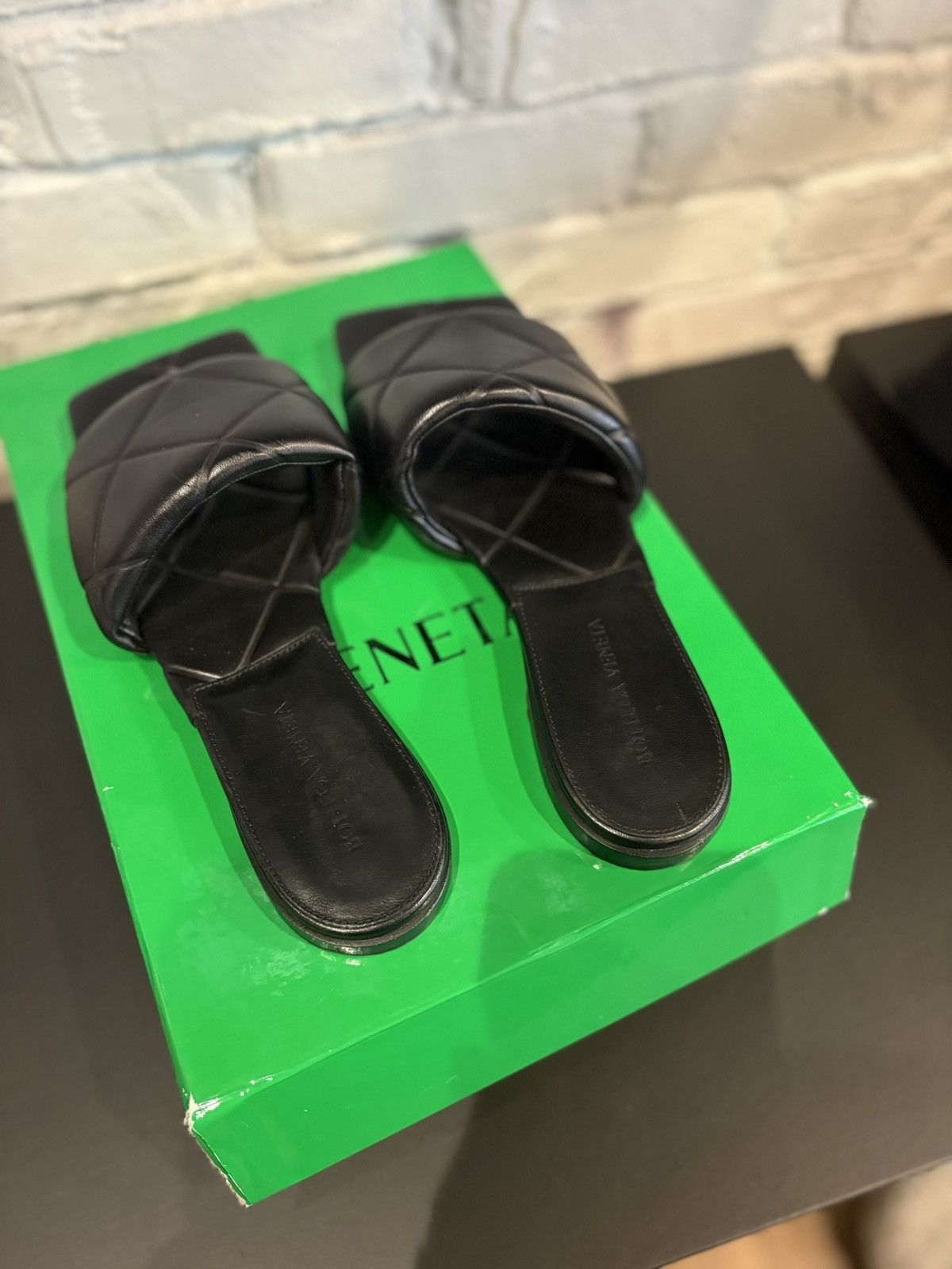Bottega Veneta Bottega Veneta Black Slides Clean OG Size 39 Size US 9 / IT 39 - 2 Thumbnail