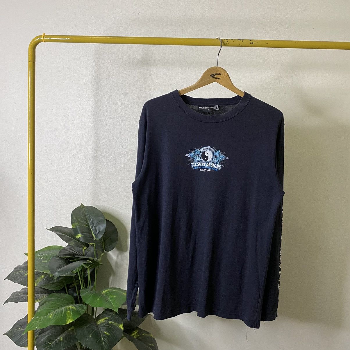 Vintage Vintage Y2K T&C Surf Affliction Design LS T Shirt Size US L / EU 52-54 / 3 - 1 Thumbnail