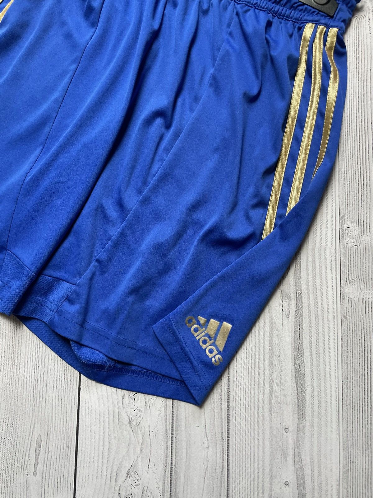 Adidas × Chelsea Soccer × Vintage Vintage adidas Chelsea soccer shorts gold line size M Size US 32 / EU 48 - 3 Thumbnail
