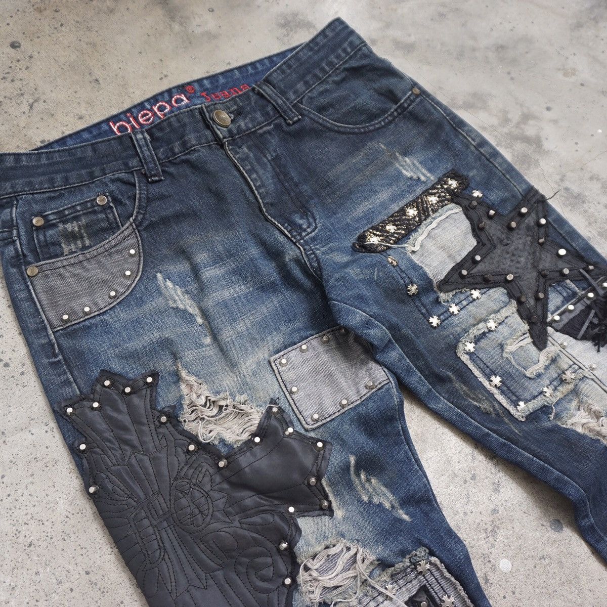 Hysteric Glamour Sosoo distressed Cross studded Jeans Size US 32 / EU 48 - 2 Thumbnail