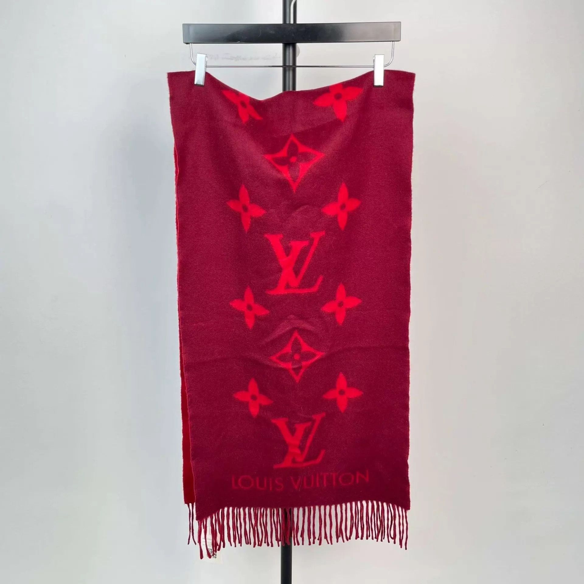 Louis Vuitton LV Cashmere Scarf 45x170cm Burgundy Size ONE SIZE - 1 Thumbnail