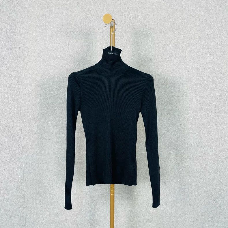 Balenciaga Balenciaga Women's Crewneck Sweater Size S / US 4 / IT 40 - 1 Thumbnail