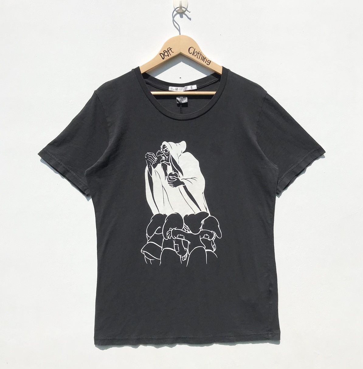 Undercover × Uniqlo Undercover X Uniqlo Snow White Tee Undercover SunFaded Size US M / EU 48-50 / 2 - 1 Thumbnail
