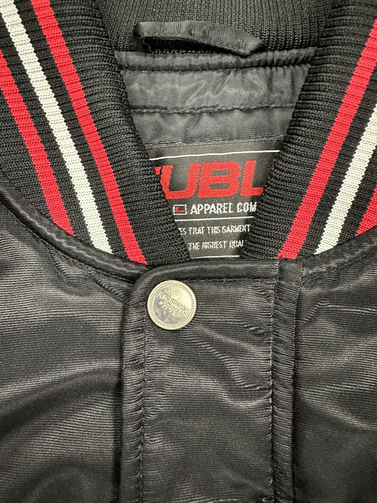 Fubu × Vintage Vintage 90s Y2K Quilted FUBU Spell Out Satin Jacket Size XL Size US L / EU 52-54 / 3 - 3 Thumbnail