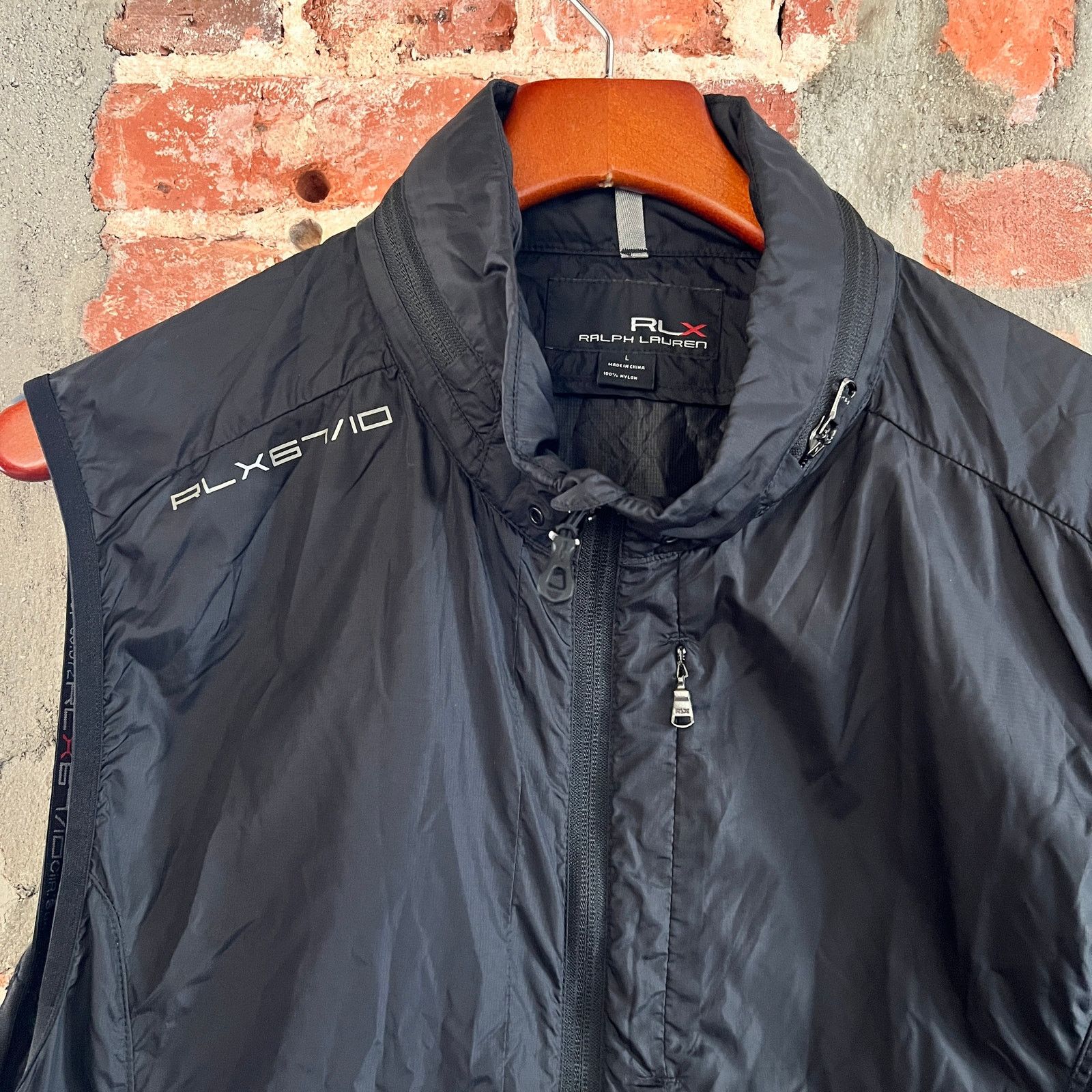 RLX Ralph Lauren Polo RLX Ralph Lauren Men's Black Full Zip Vest L 21x26 Size US L / EU 52-54 / 3 - 1 Thumbnail