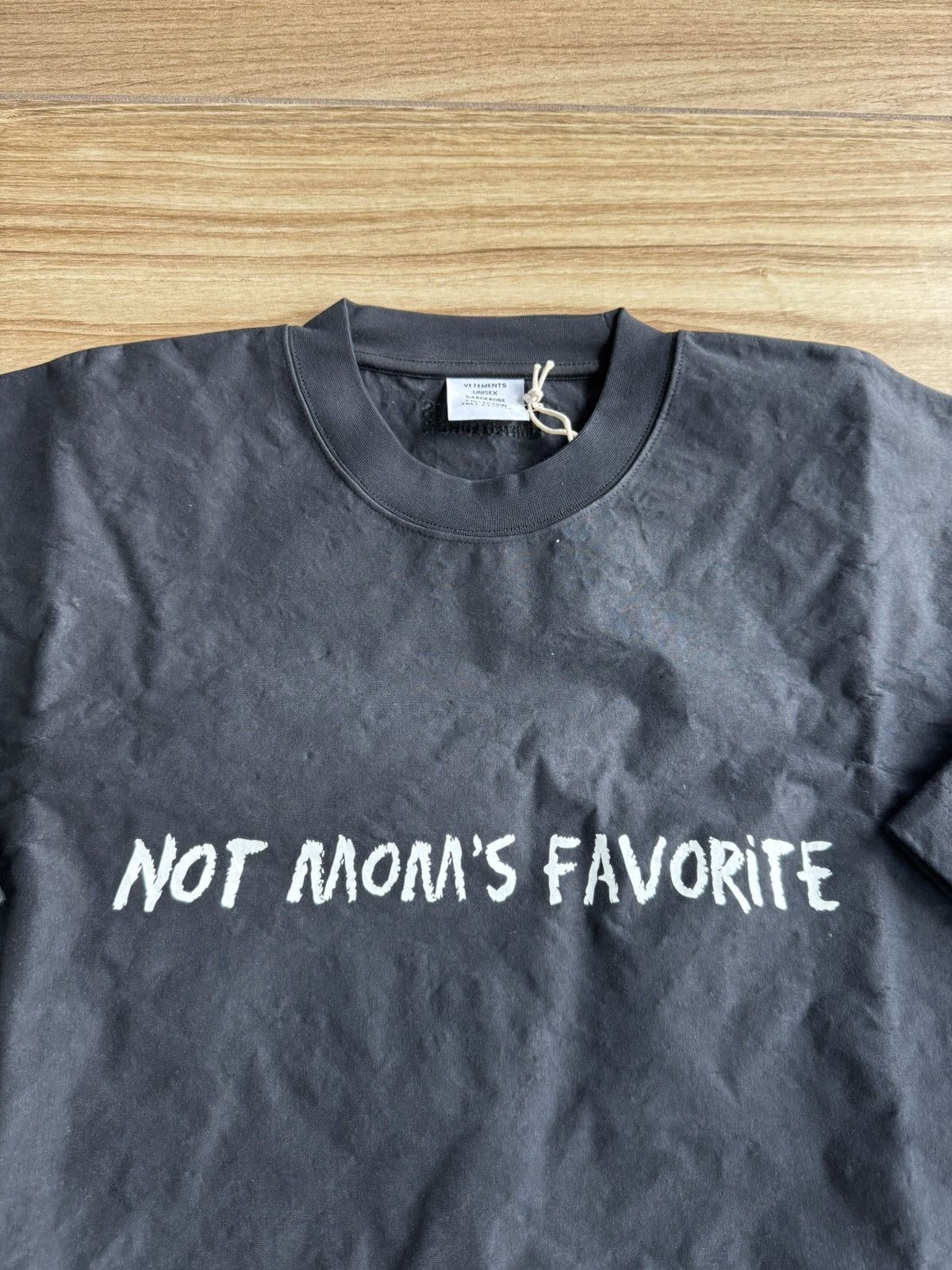 Vetements VETEMENTS Metalized Wrinkled 'Not Mom's Favorite' T-shirt Size US L / EU 52-54 / 3 - 2 Thumbnail