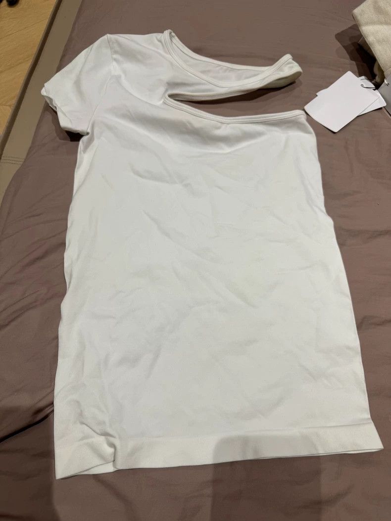 Helmut Lang HELMUT LANG Asymmetric white T Size XS / US 0-2 / IT 36-38 - 1 Thumbnail