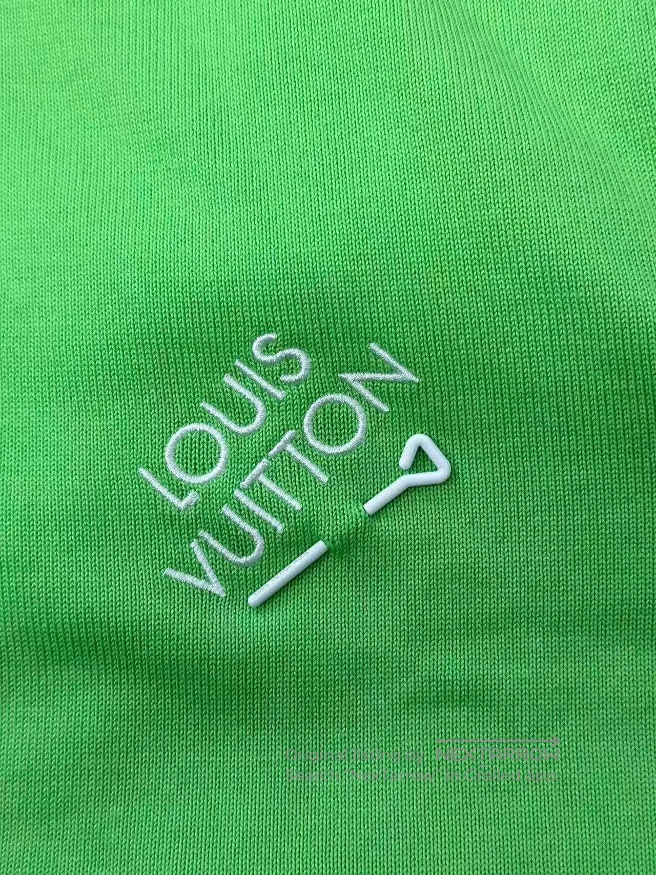 Louis Vuitton Louis Vuitton Men's Solid Round Neck T-Shirt. Size US L / EU 52-54 / 3 - 3 Thumbnail
