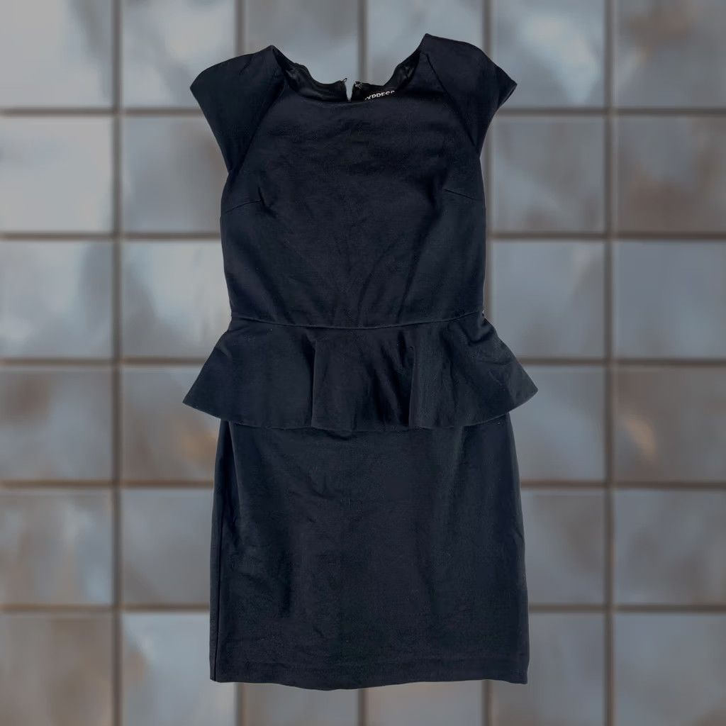 Express EXPRESS BLACK SHEATH DRESS RUFFLE WAIST WOMENS SIZE 4 SLEEVELESS Size S / US 4 / IT 40 - 1 Thumbnail