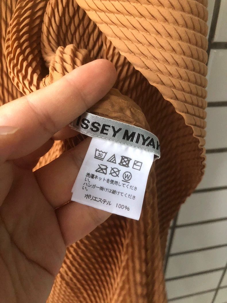 Issey Miyake Issey Miyake size:2 Brown pleated coat Size XS / US 0-2 / IT 36-38 - 2 Thumbnail