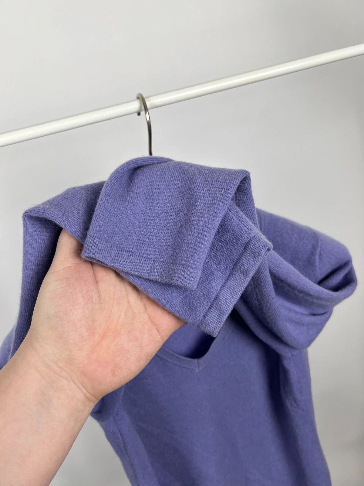 N.Peal N.Peal 100% Cashmere Sweater V-Neck Knit Luxury Soft Top Size M / US 6-8 / IT 42-44 - 4 Thumbnail