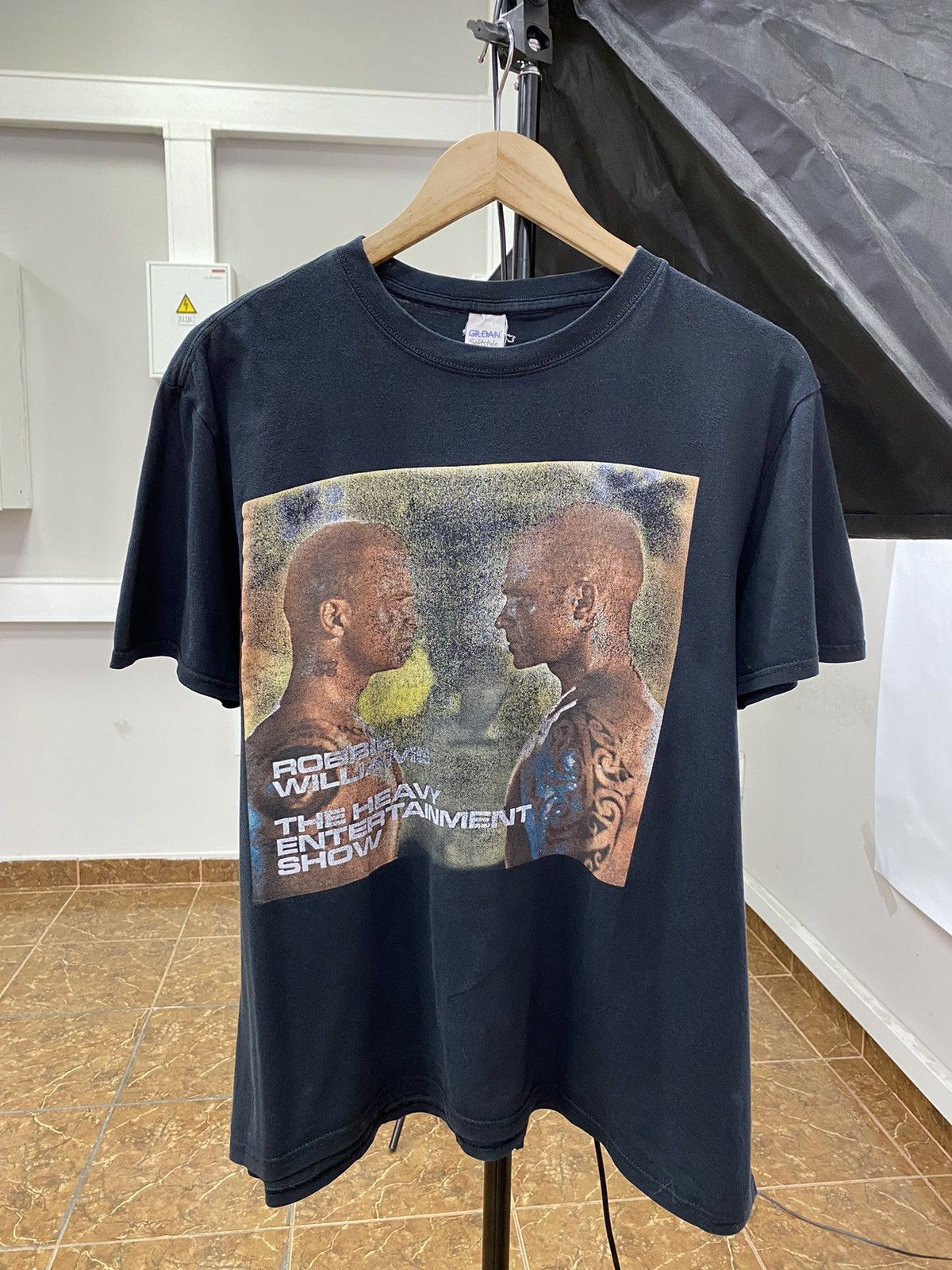 Gildan Vintage 2017 Robbie Williams T-Shirt Rare Retro Y2K Size US L / EU 52-54 / 3 - 1 Thumbnail