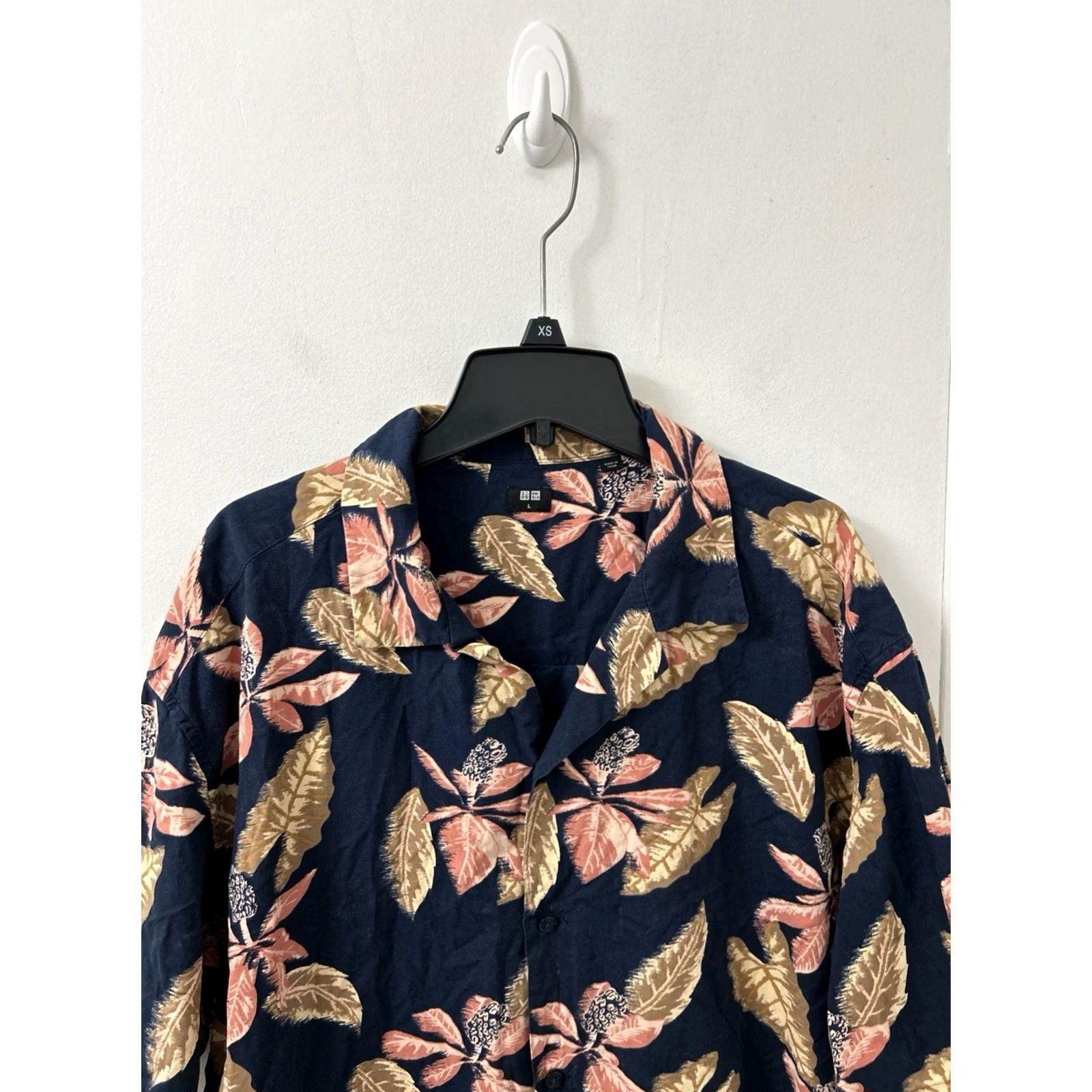 Uniqlo UNIQLO Floral Shirt Mens L Blue Hawaiian Short Sleeve Button-Up Casual Shirt Size US L / EU 52-54 / 3 - 2 Thumbnail