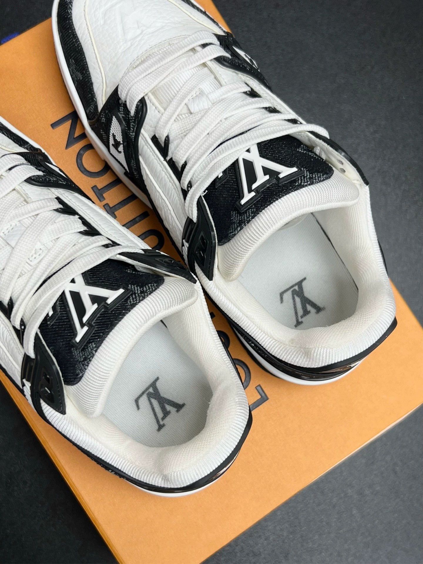 Louis Vuitton lv trainer black and white sneakers size 37.5 Size US 5.5 / EU 38 - 3 Thumbnail