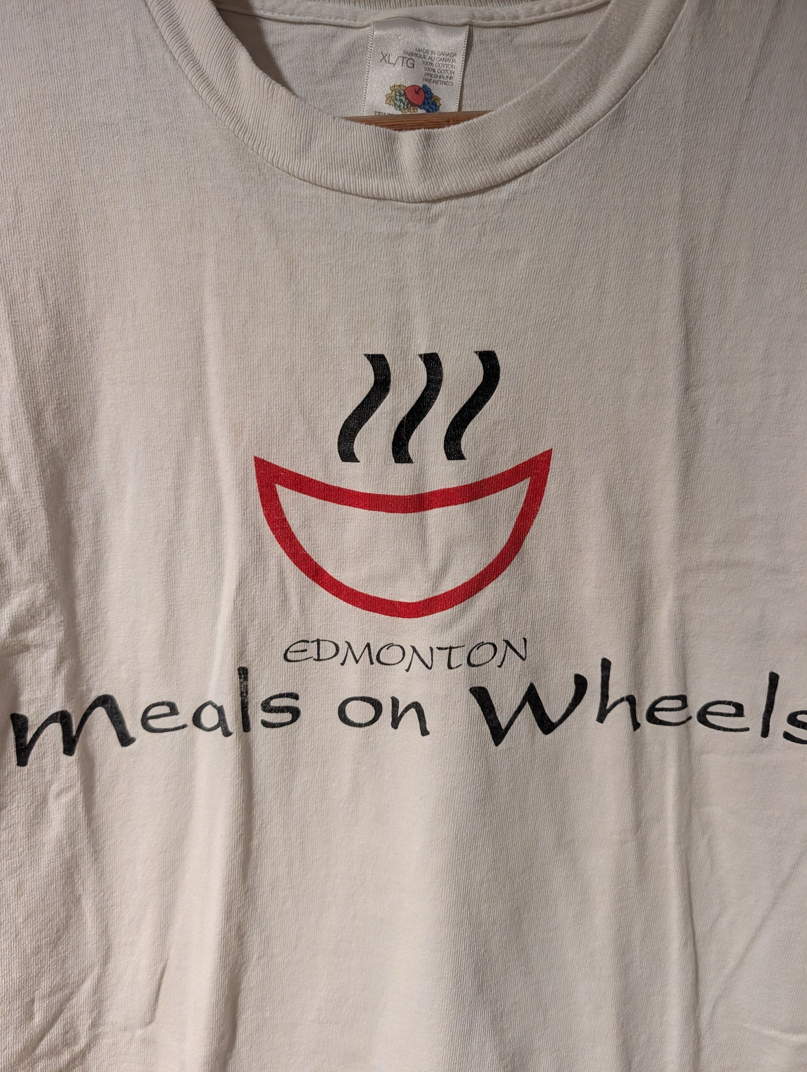 Nissan Vintage Nissan Canada Foundation Meals on Wheels T-Shirt Size US XL / EU 56 / 4 - 5 Thumbnail