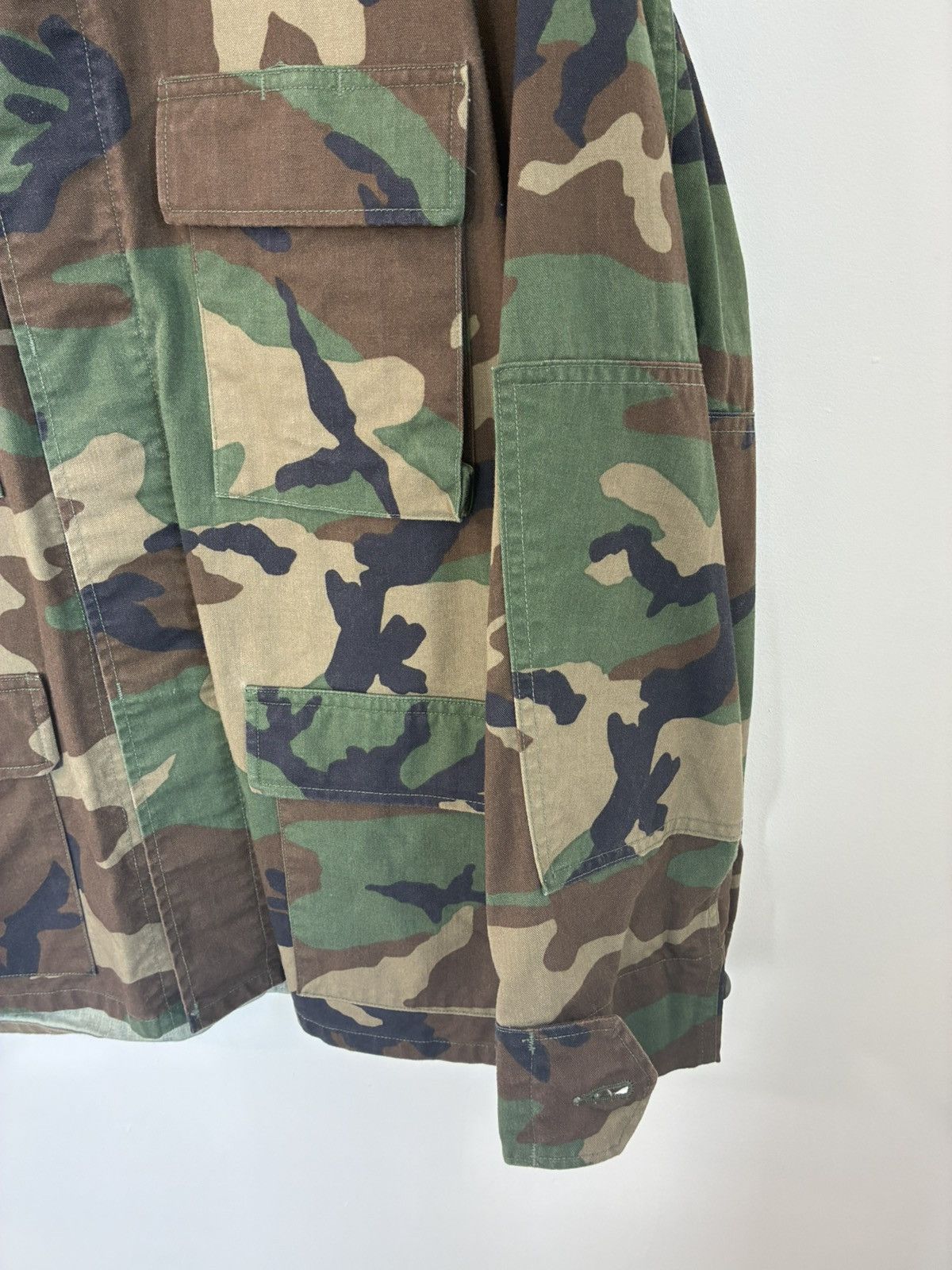 Vintage Vintage Woodland Camo Army Overshirt Jacket Size US L / EU 52-54 / 3 - 4 Thumbnail