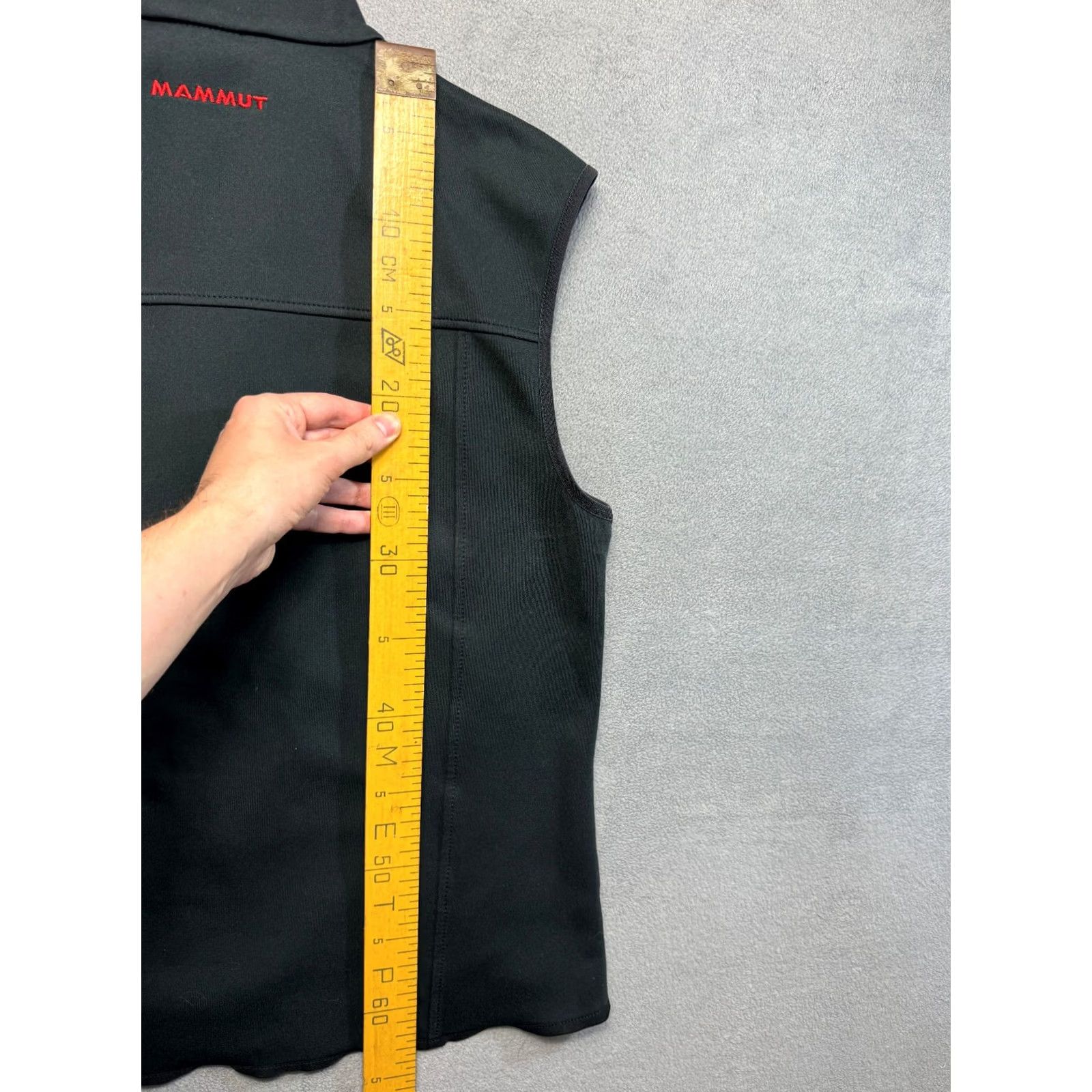 Mammut Mammut Black Vest Windstopper Waistcoat M Unisex Adults Zip Vest Windbreaker Model Size M Black Windstopper Main Selling Point Category: Vest Size US M / EU 48-50 / 2 - 3 Thumbnail