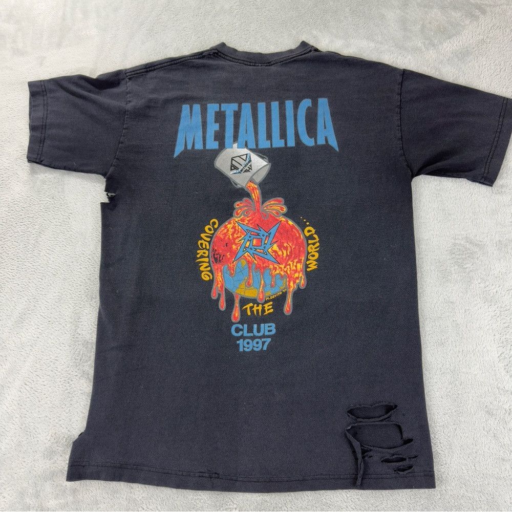 Giant VTG Metallica Covering the World Club 1997 Giant Tag Men's Size US L / EU 52-54 / 3 - 1 Thumbnail
