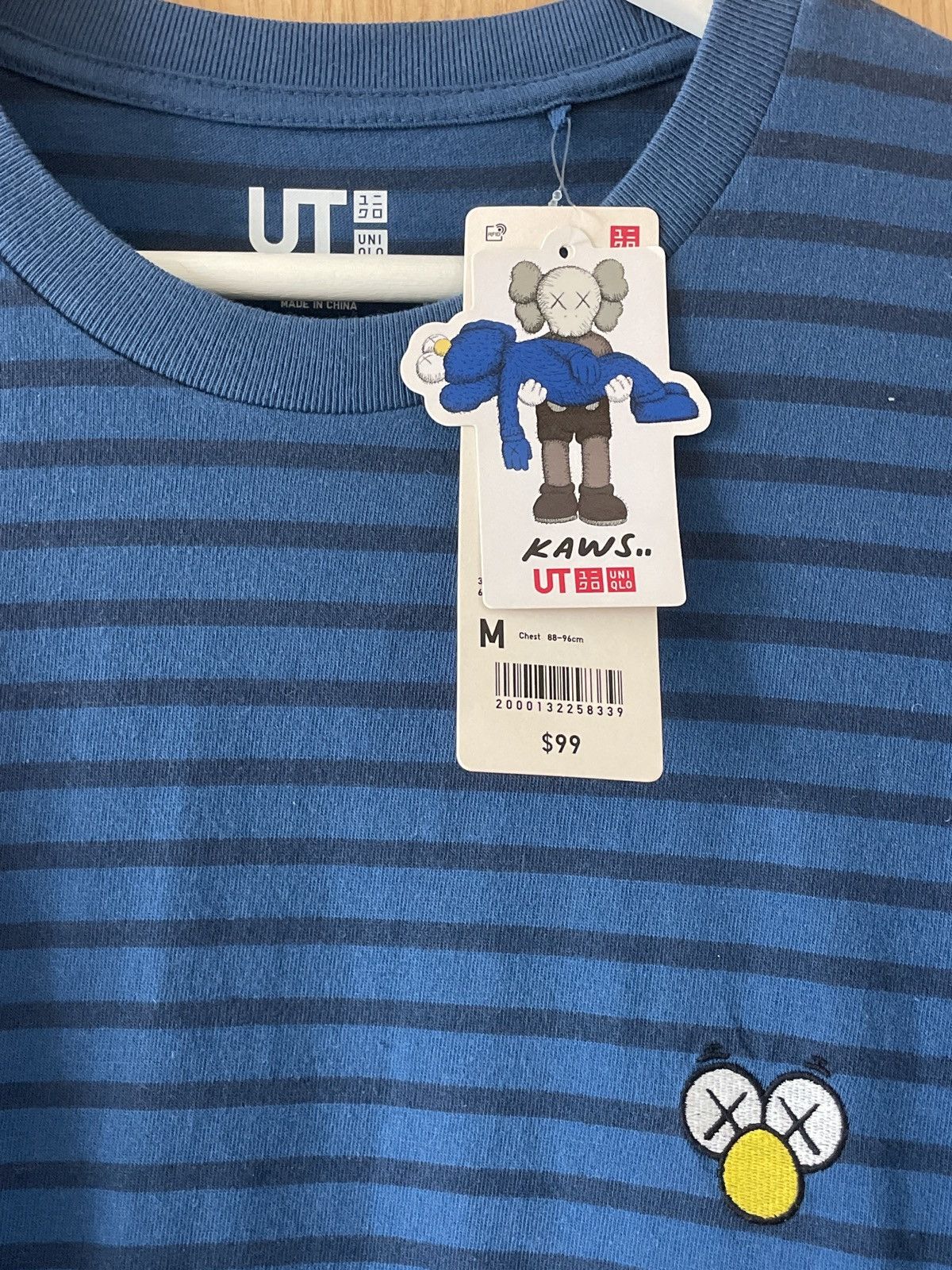 Kaws × Uniqlo Uniqlo x Kaws (DS) Size US M / EU 48-50 / 2 - 4 Thumbnail