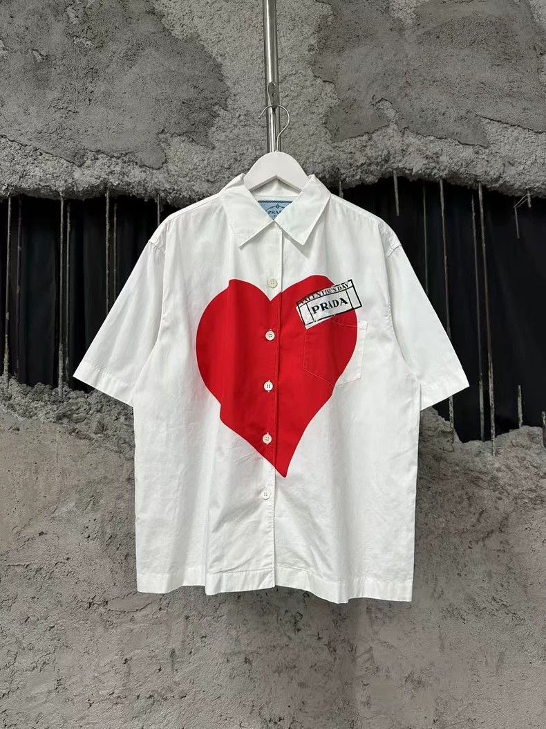 Prada Prada Size38 White and red oversized love logo short-sleeve Size US XXS / EU 40 - 1 Thumbnail