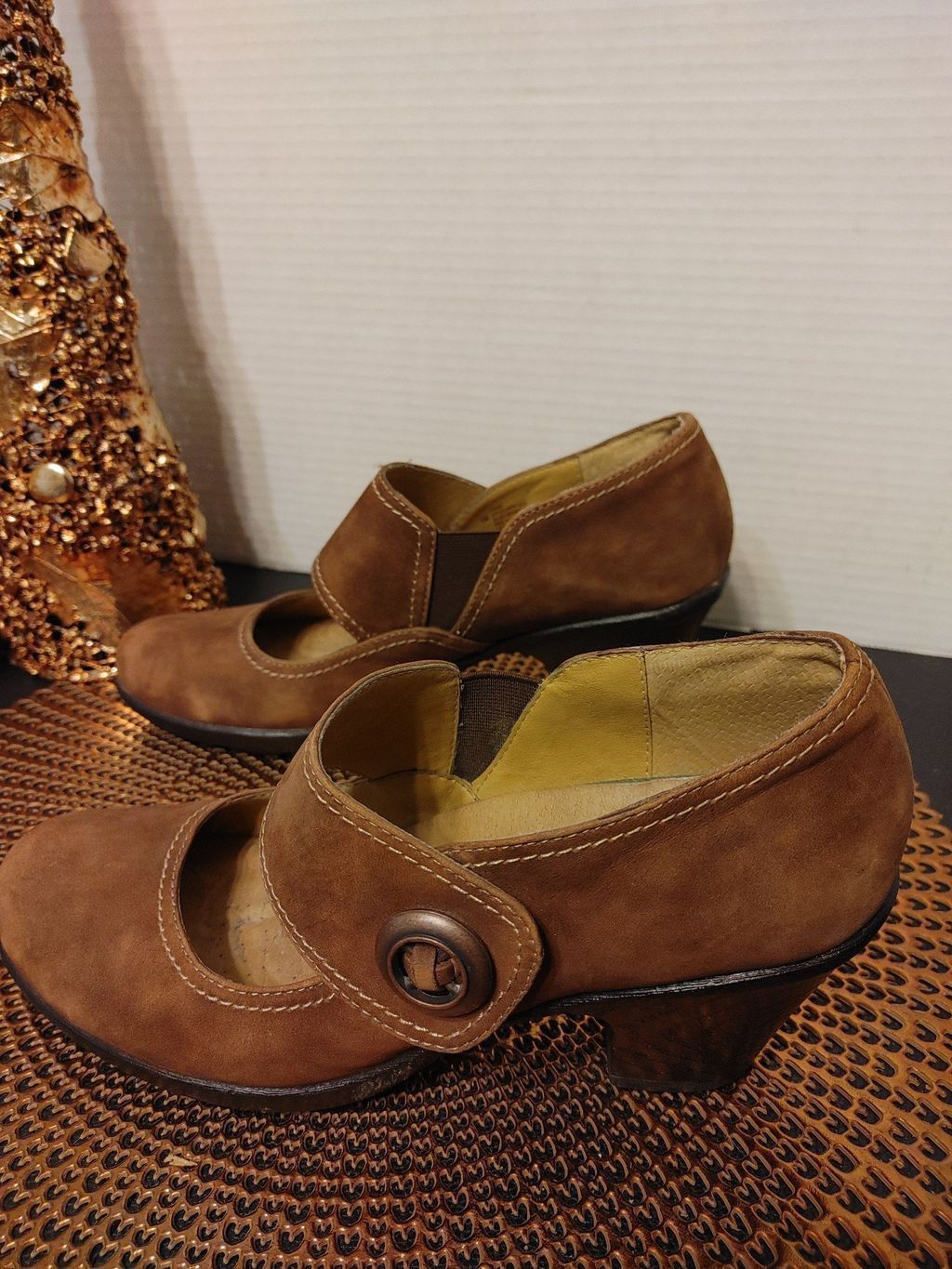 Soft Surroundings SoftSpots Artsy Mary Jane Suede size 9W Size US 9 / IT 39 - 3 Thumbnail