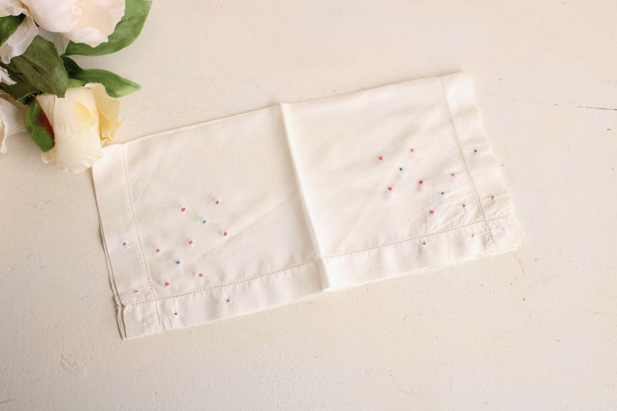 Vintage Vintage Handkerchief, White Linen with Pink and Blue Swiss D Size ONE SIZE - 9 Thumbnail