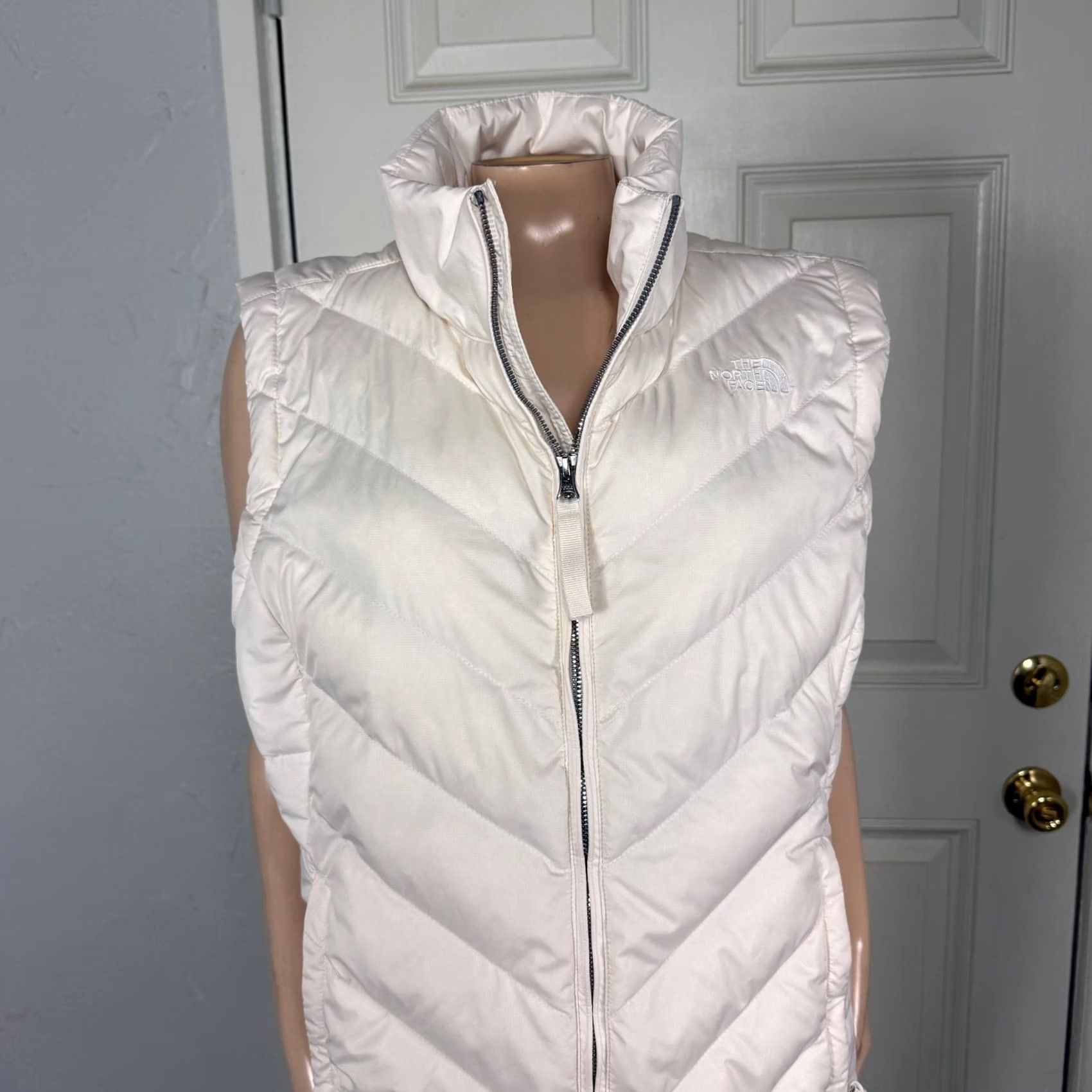 The North Face The North Face Down Quilted Women’s Jacket Vest XL Puffer Coat Full Zip 550 White Sleeveless Zip Mens? Wait correction. Size XL / US 12-14 / IT 48-50 - 2 Thumbnail