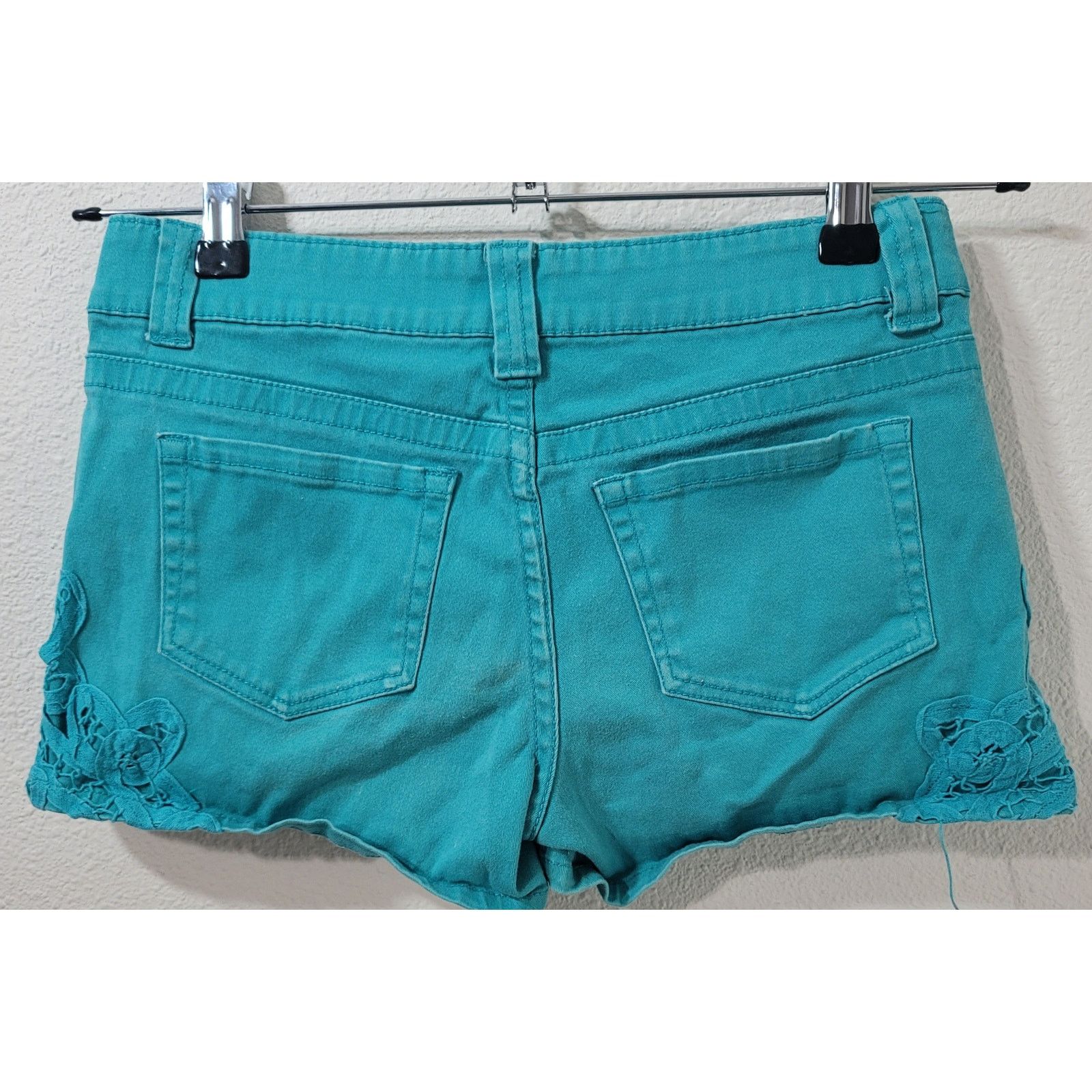 Other BeBop Teal Blue Hot Pants Shorts 3 Flat Front Slashed Pocket Size 28" / US 6 / IT 42 - 3 Thumbnail