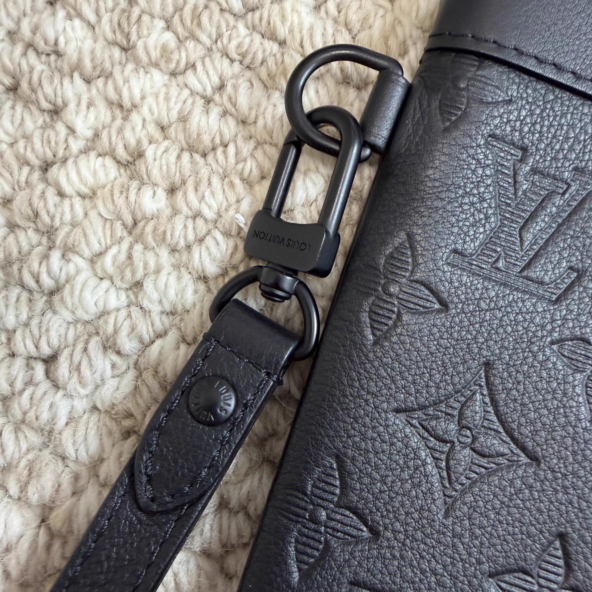 Louis Vuitton LOUIS VUITTON Pochette ToGo Men Black Leather Trim Zip Size ONE SIZE - 5 Thumbnail