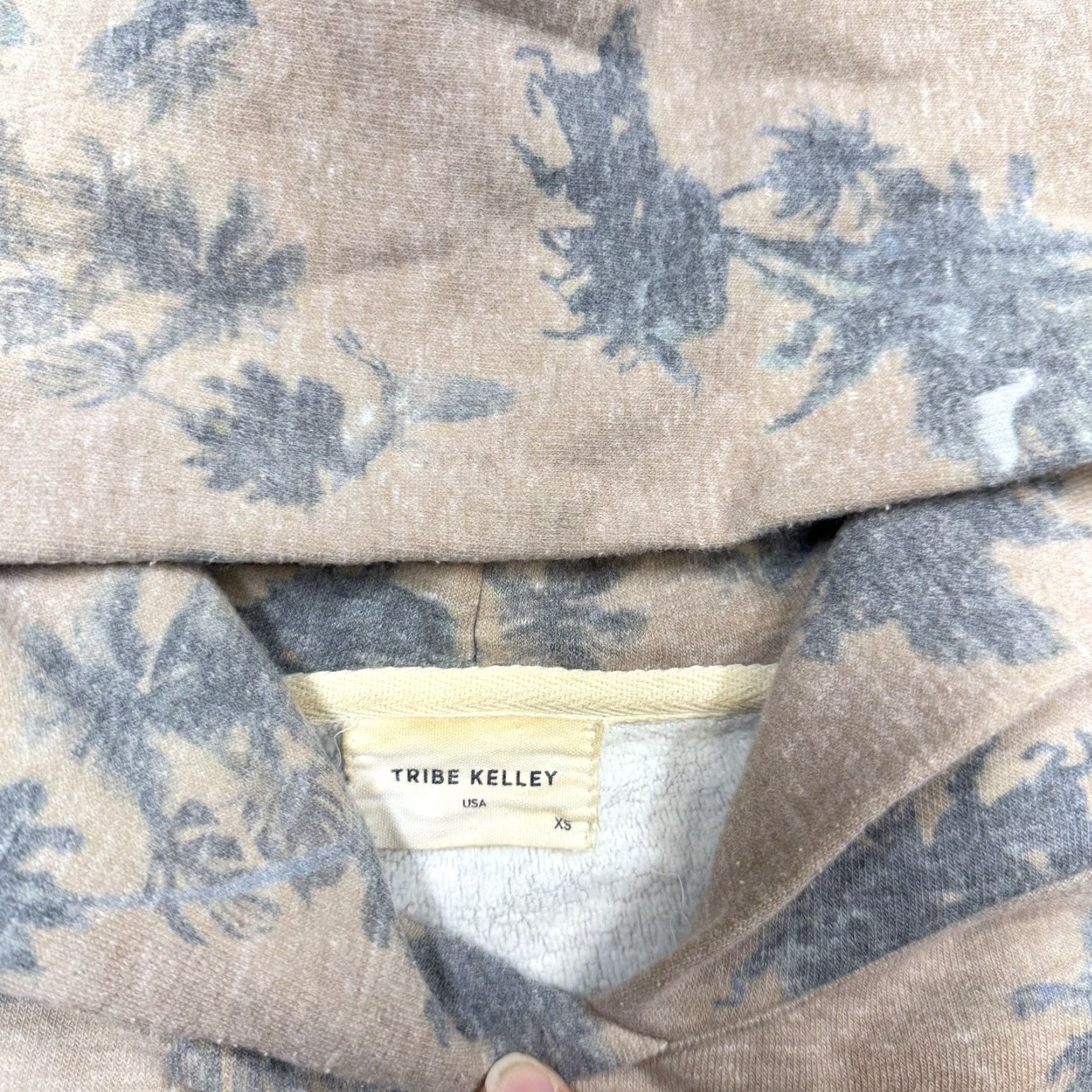Vintage VINTAGE Tribe Kelley Hoodie Sweatshirt Mens XS Beige Fleece Palm Print Pullover Animal Graphic Print Crew Neck Size US XS / EU 42 / 0 - 3 Thumbnail