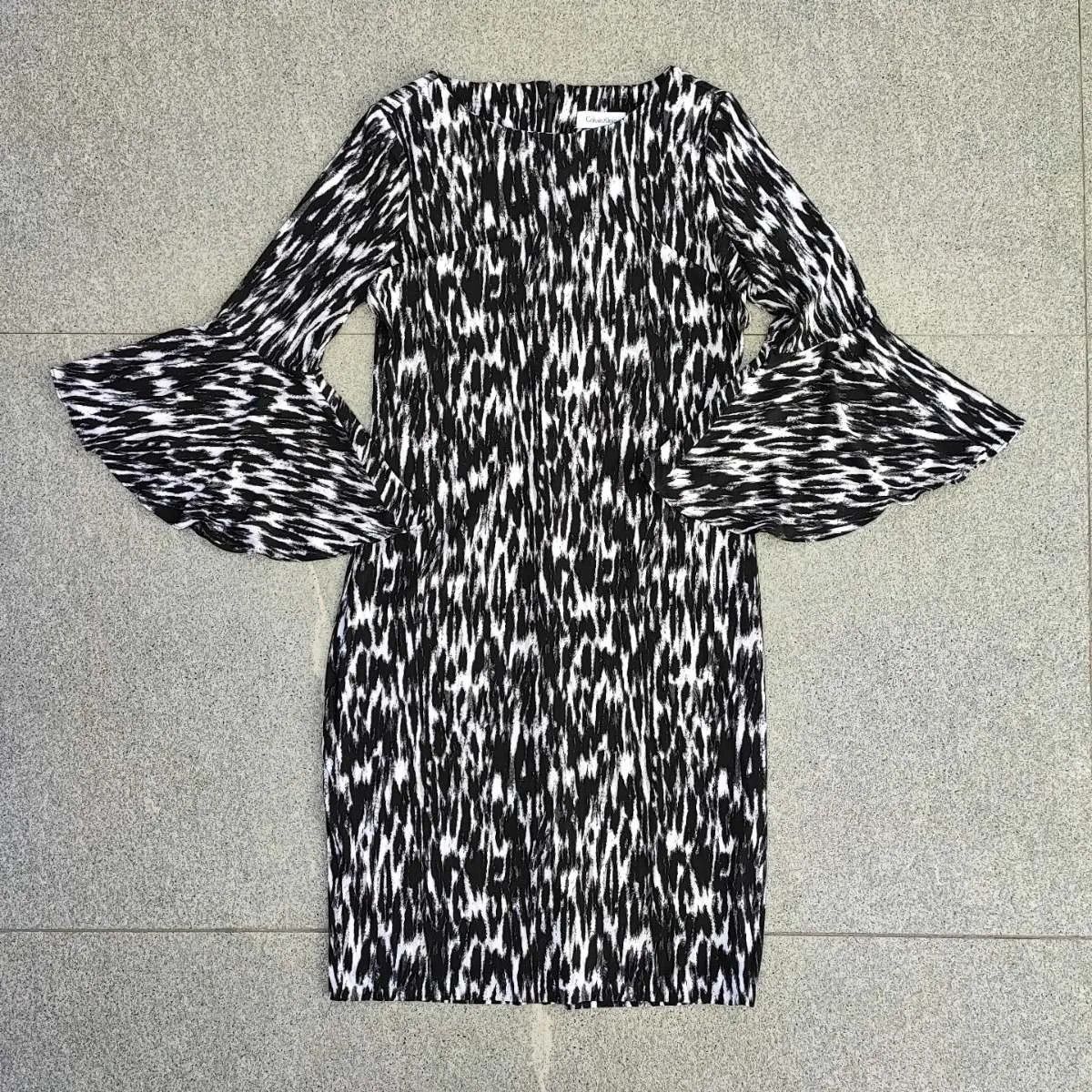 Calvin Klein Calvin Klein Black & White Animal Print-Fashionella Size S / US 4 / IT 40 - 8 Thumbnail