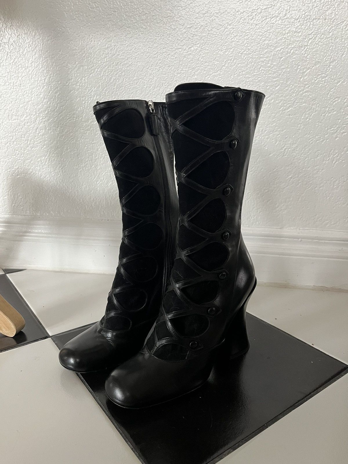 Marc Jacobs marc jacobs cut out effect boots Size US 7 / IT 37 - 1 Thumbnail