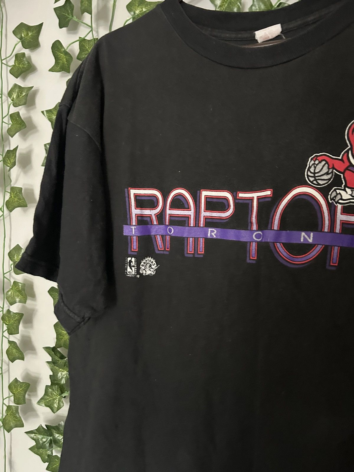 NBA Vintage 1994 Toronto Raptors NBA Basketball Graphic Tee Size US XL / EU 56 / 4 - 3 Thumbnail
