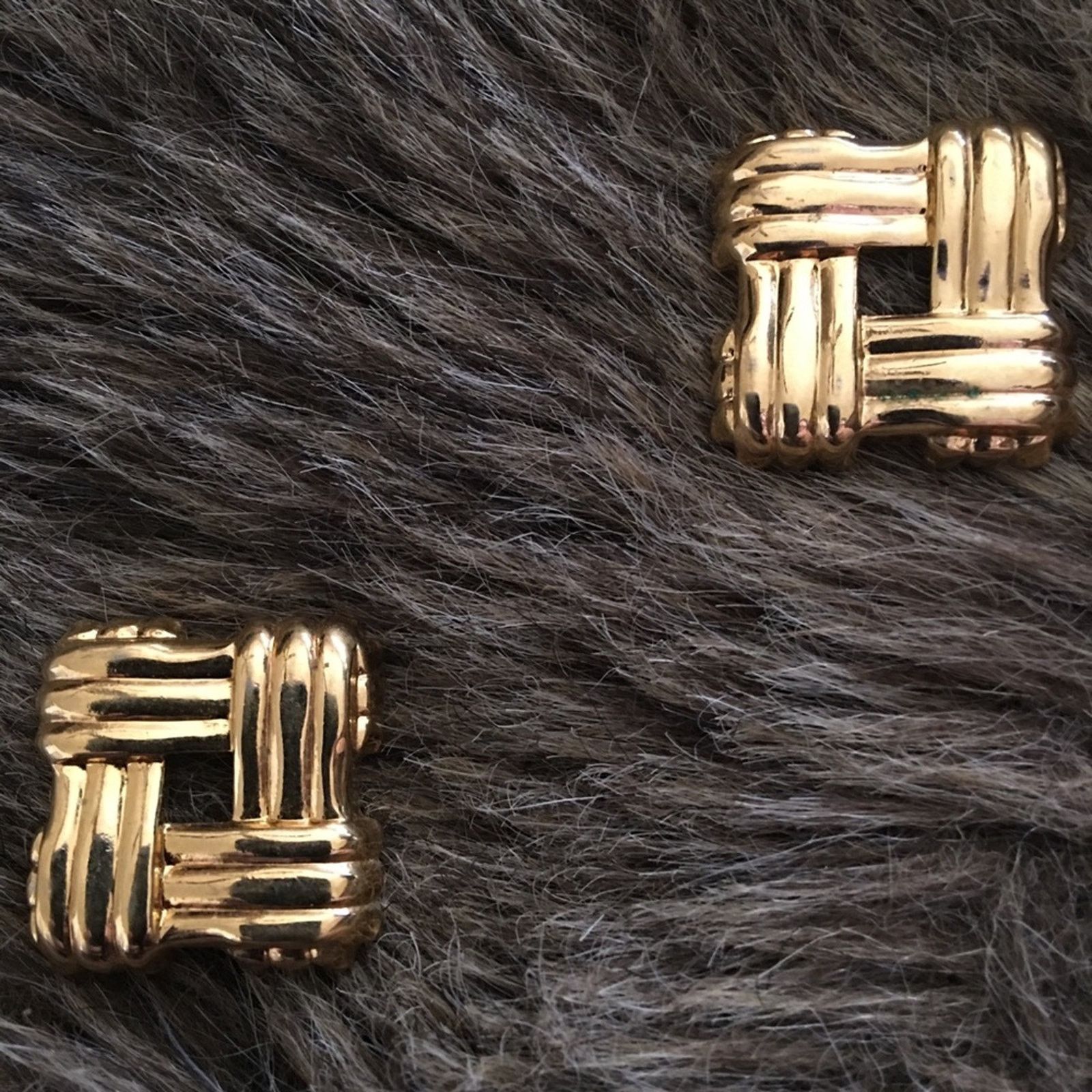 Vintage Vintage 80s gold tone basket weave style earrings Size ONE SIZE - 2 Thumbnail