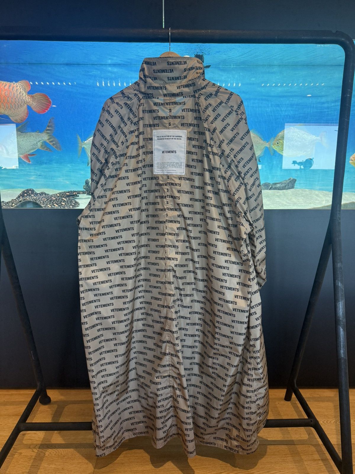 Vetements Vetements AW18 Monogram Raincoat Size US L / EU 52-54 / 3 - 2 Thumbnail