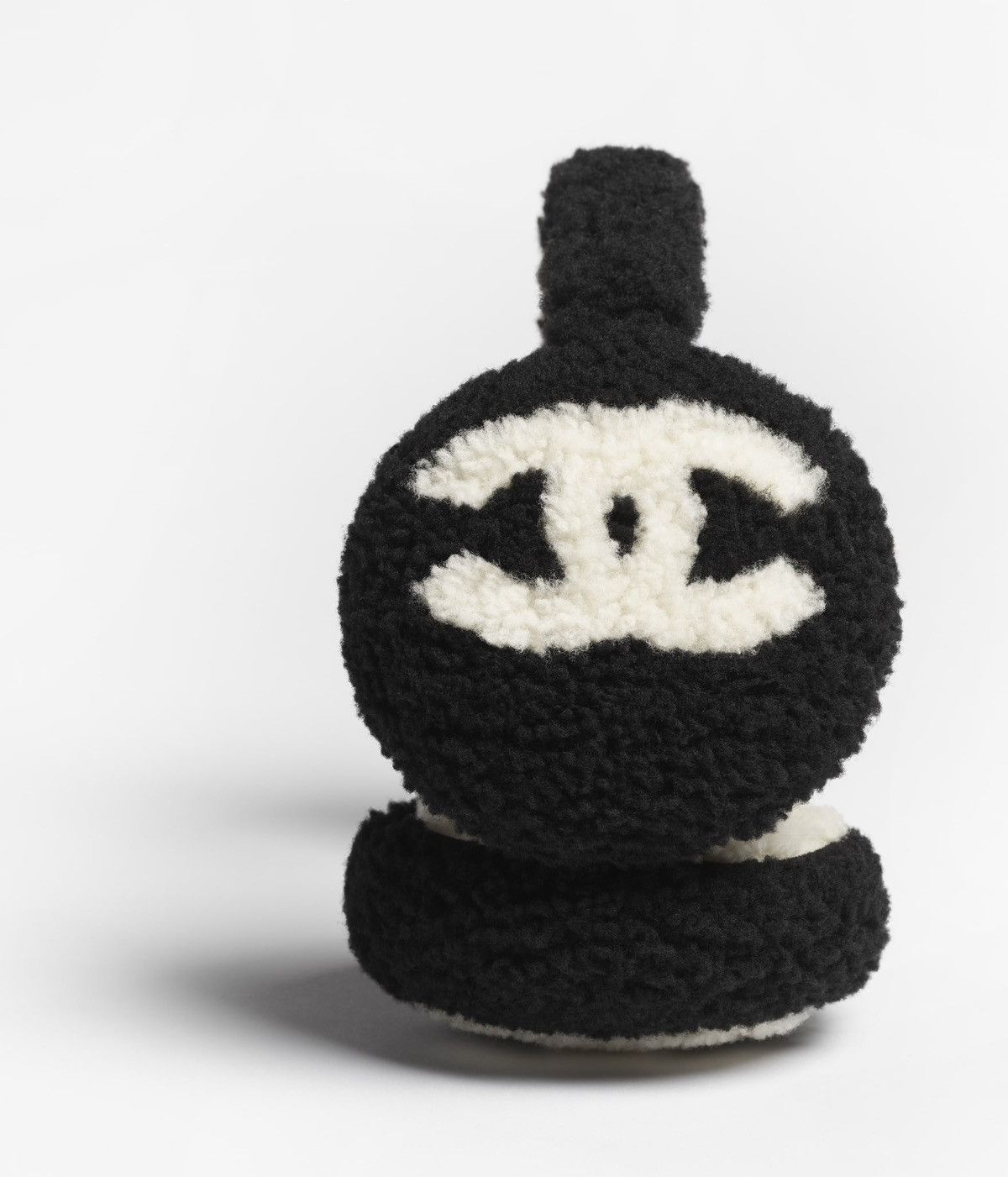 Chanel Unisex Chanel Shearling Ear Muffs Size ONE SIZE - 3 Thumbnail