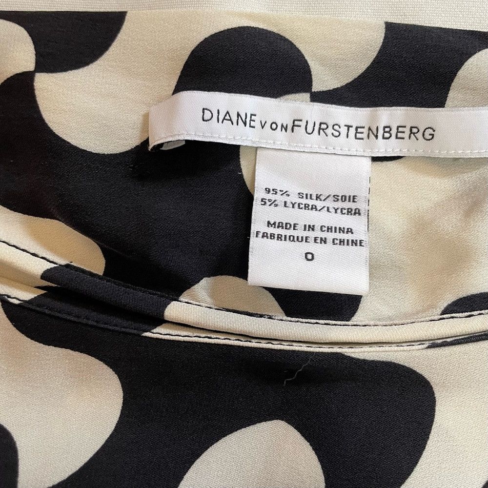Diane von Furstenberg Diane Von Furstenberg Silk Black White Short Sleeve Blouse Size XS / US 0-2 / IT 36-38 - 8 Thumbnail