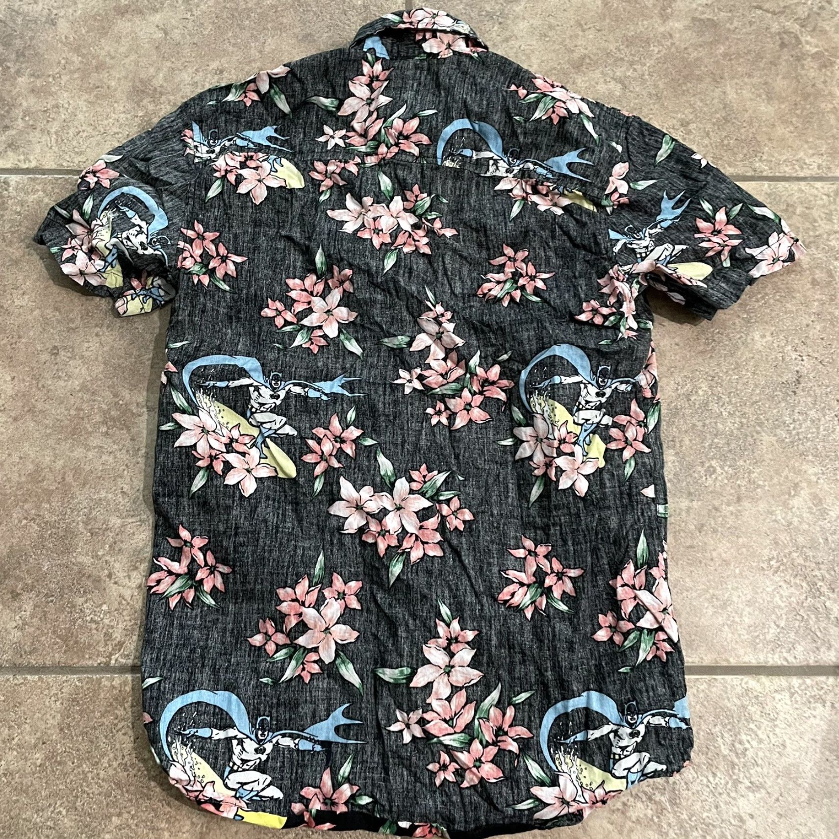 DC Comics Batman Button-Up Shirt Mens S Floral Hawaiian Style Bat Signal Multicolor Short Sleeve DC Comics Shirt Size US S / EU 44-46 / 1 - 5 Thumbnail