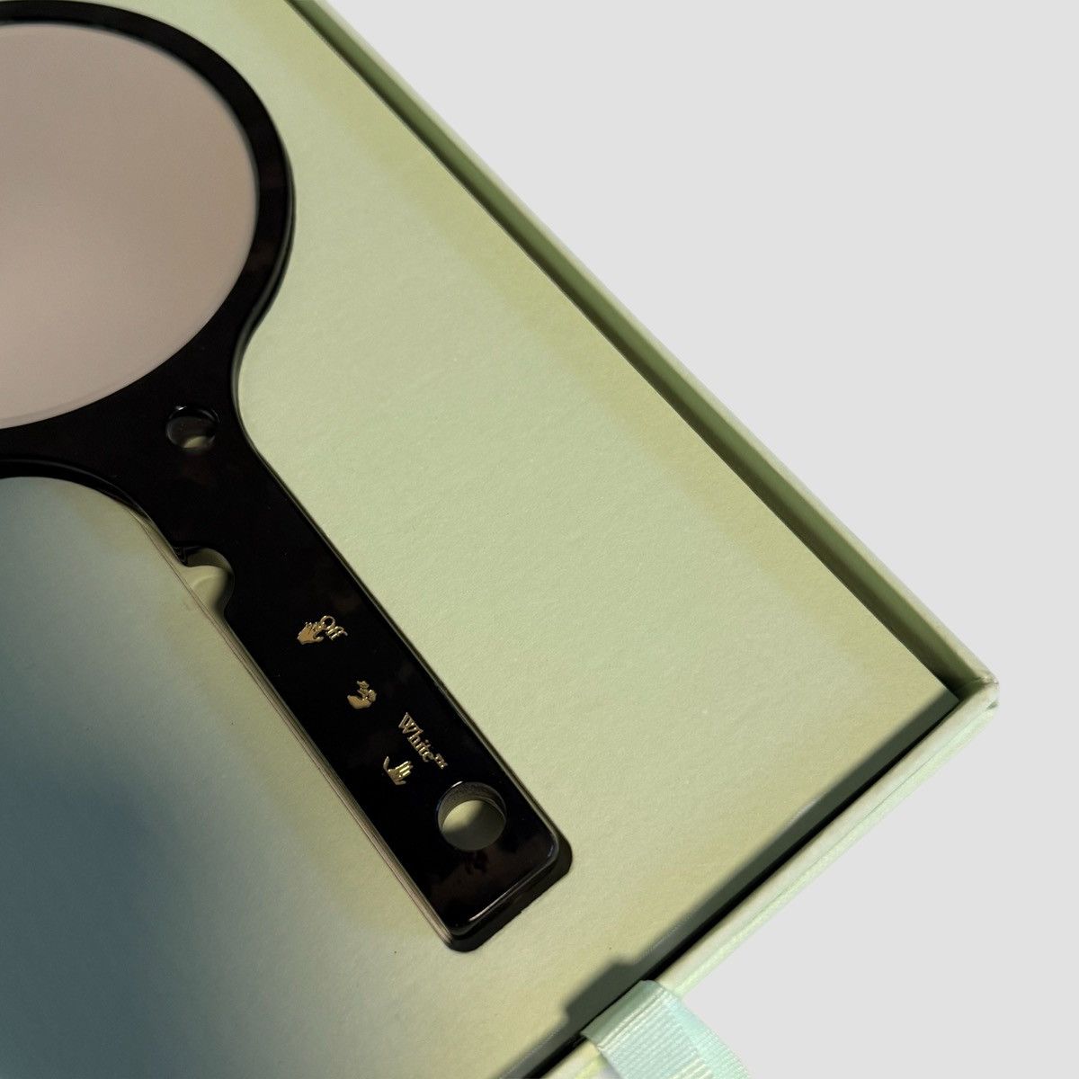 Off-White Off-White Meteor Hand Mirror Dark Havana Gold Size ONE SIZE - 8 Thumbnail