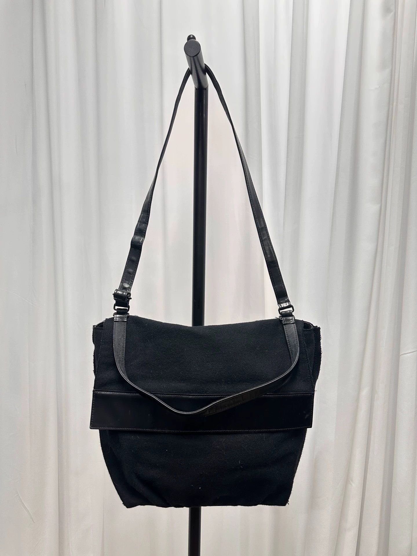 Yohji Yamamoto Black Canvas Crossbody Bag with Leather Accents Size ONE SIZE - 1 Thumbnail
