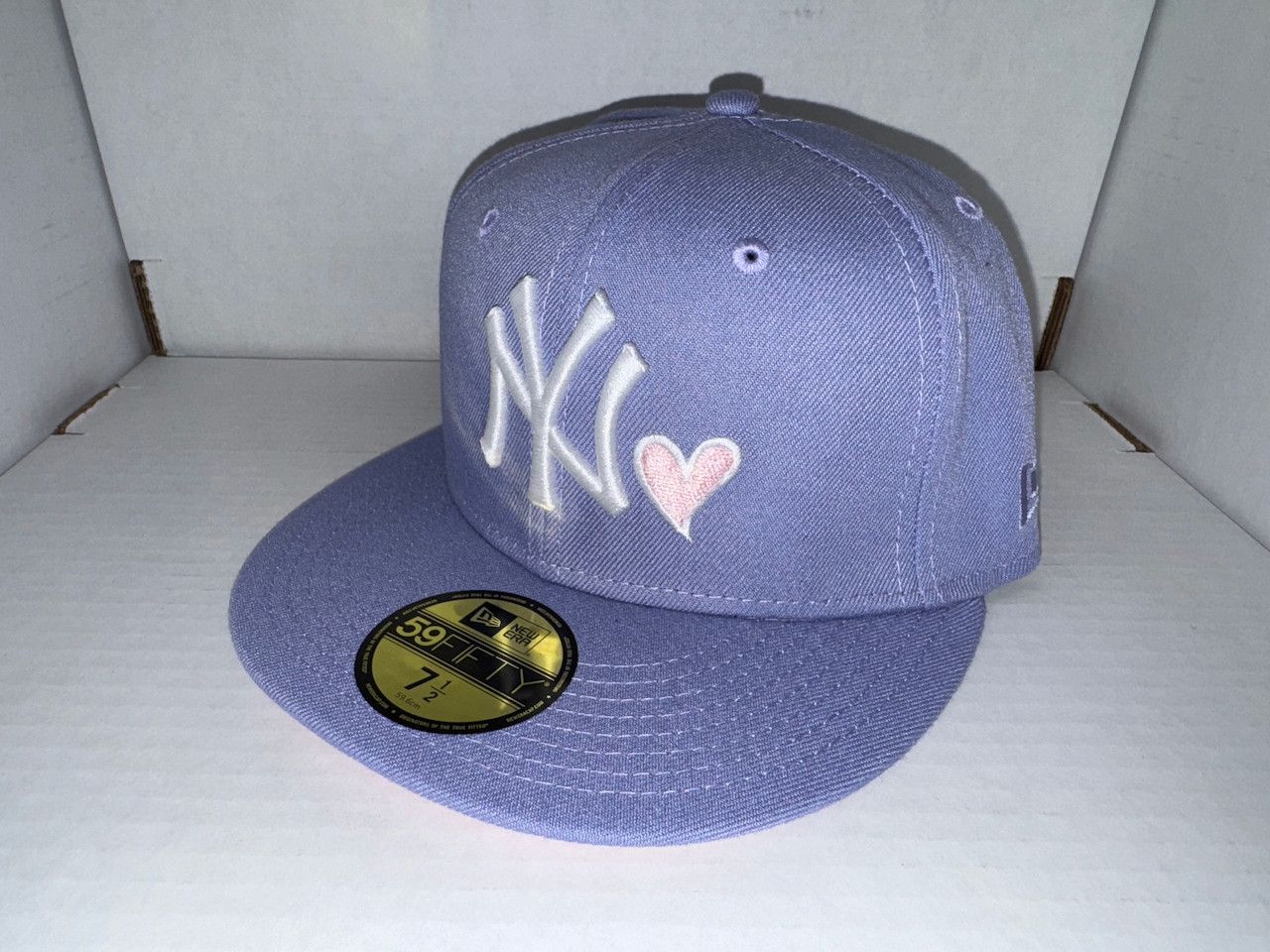 New Era NY Yankees Fitted, Violet Heart (Size 7 1/2) Size ONE SIZE - 2 Thumbnail