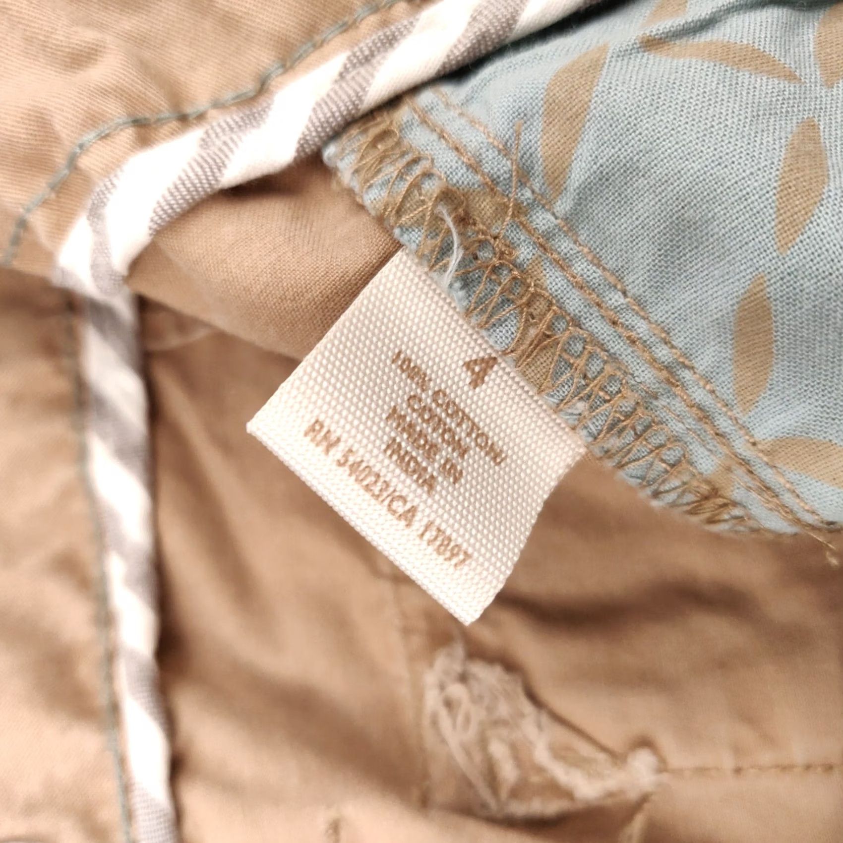 Old Navy Old Navy Shorts Womens 4 Khaki Chino Classic Rise 4" Waist Tie Zip Pleated Front Size 24" / US 00 / IT 34 - 4 Thumbnail