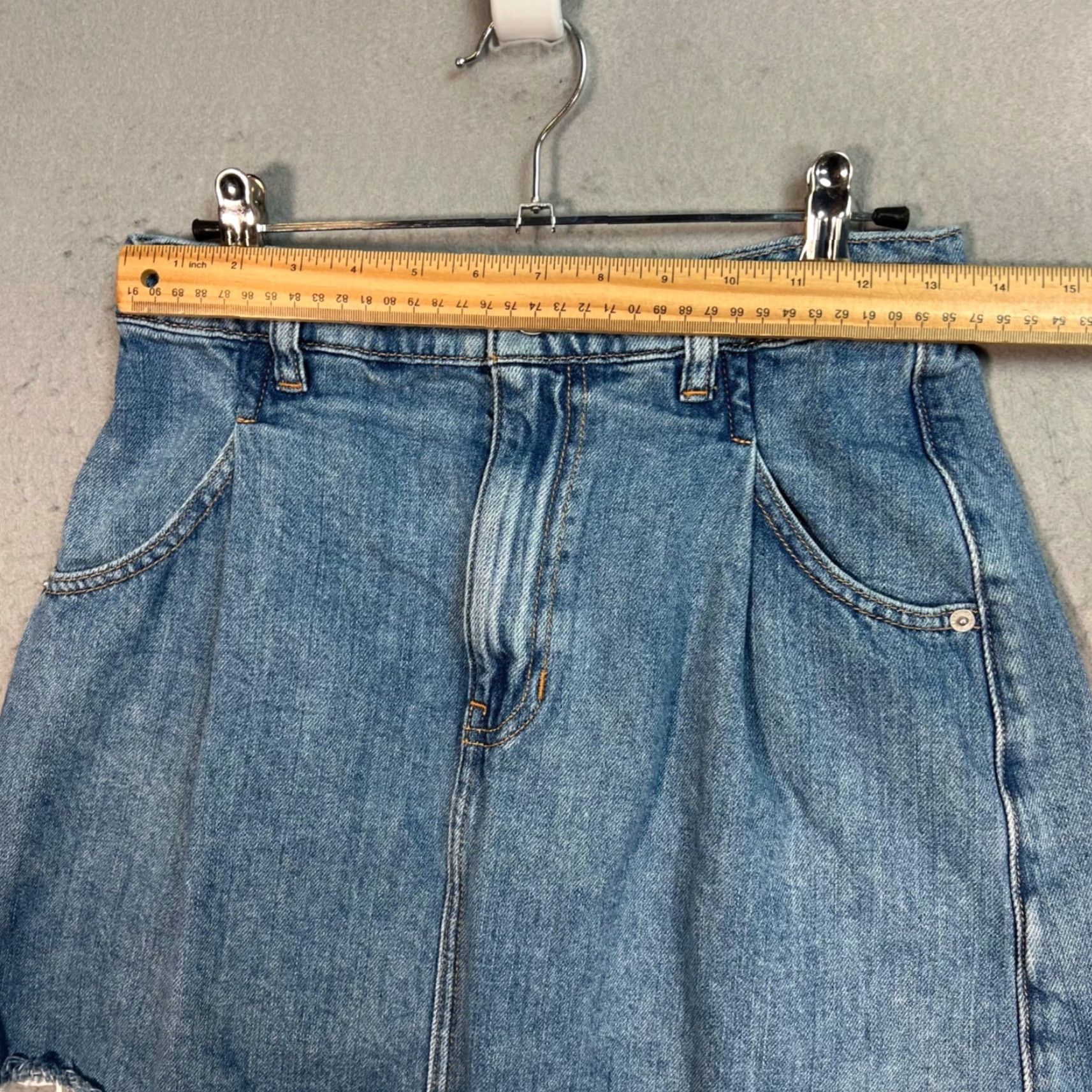 Vintage We The Free Womens Size 27 Denim Mini Skirt Frayed Hem Size 27" / US 4 / IT 40 - 5 Thumbnail