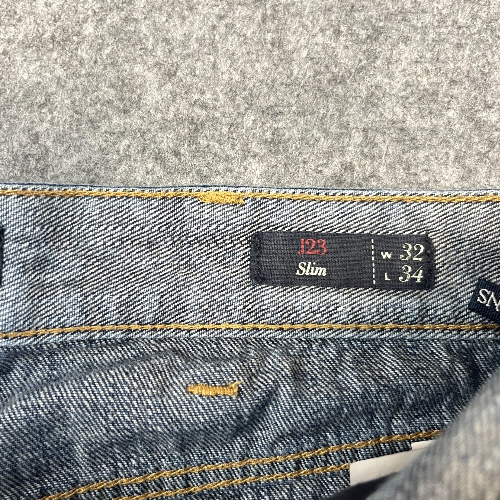Vintage Armani Jeans Jeans Slim Straight 32 32 Dark Wash Blue 100% Cotton GA Mens Size US 32 / EU 48 - 7 Thumbnail