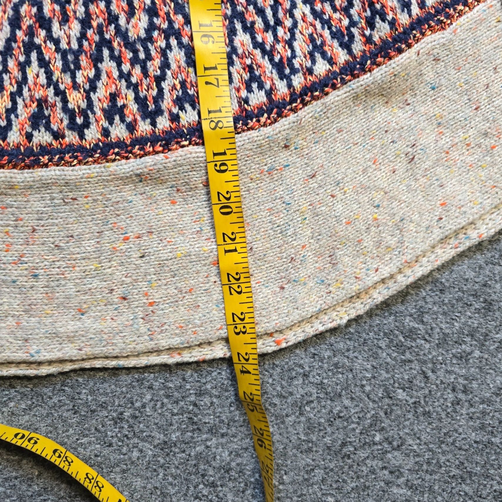 Vintage Sleeping on Snow Sweater Women Large Tan Wool Fair Isle Poncho Capelet Cape Capelet Size L / US 10 / IT 46 - 7 Thumbnail