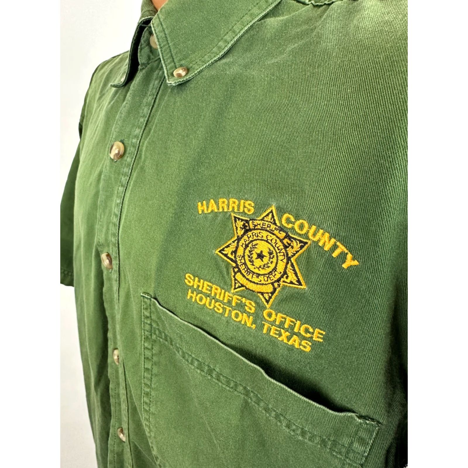 Olive VINTAGE Police Shirt Sheriff Badge Button-Down Olive Green M Men Cotton Twill Embroidered 90s Sheriff Department Flag Accent, US Styling Size US M / EU 48-50 / 2 - 6 Thumbnail