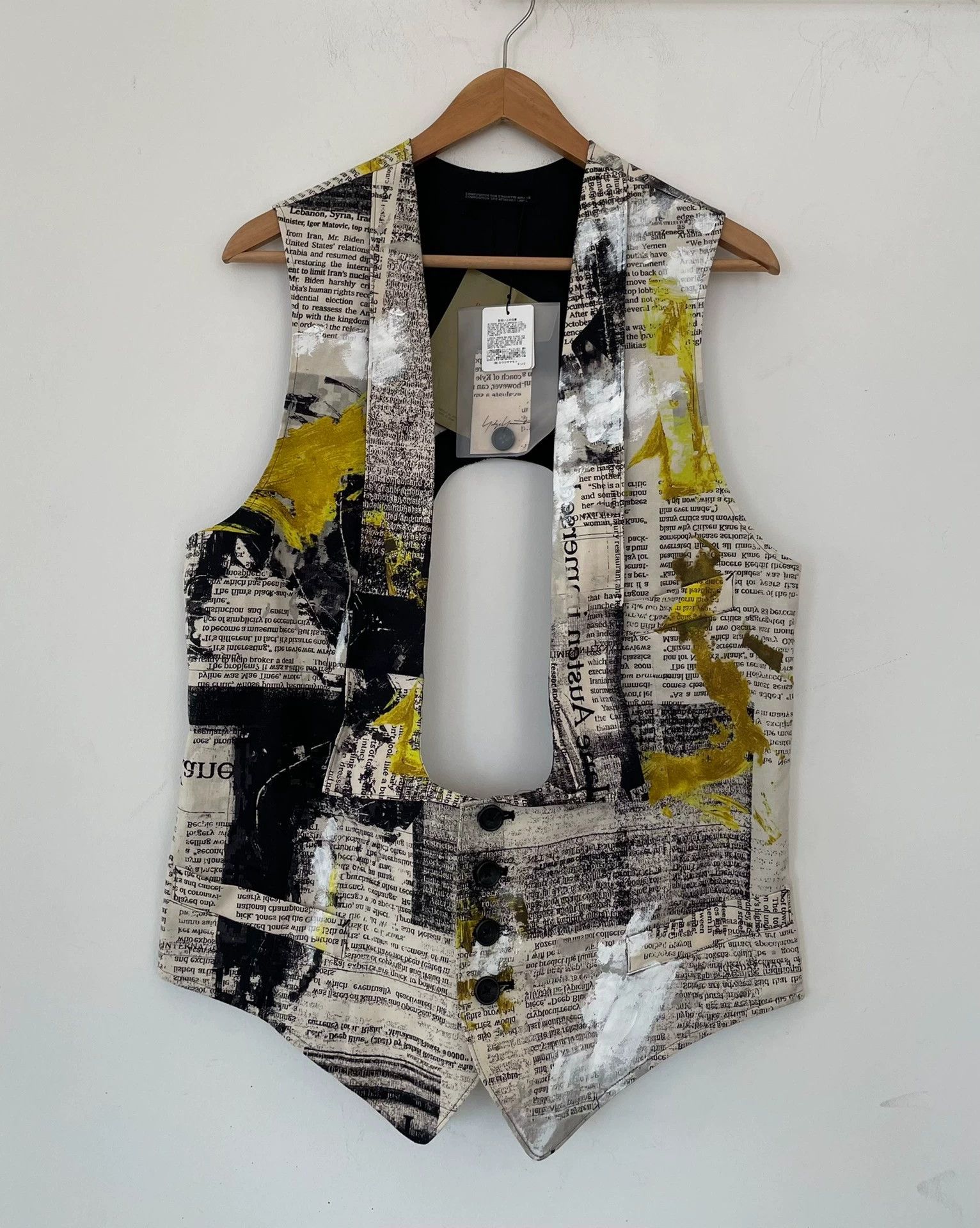 Yohji Yamamoto Yohji Yamamoto 22SS Newspaper Print Cutout Vest Size US M / EU 48-50 / 2 - 1 Thumbnail
