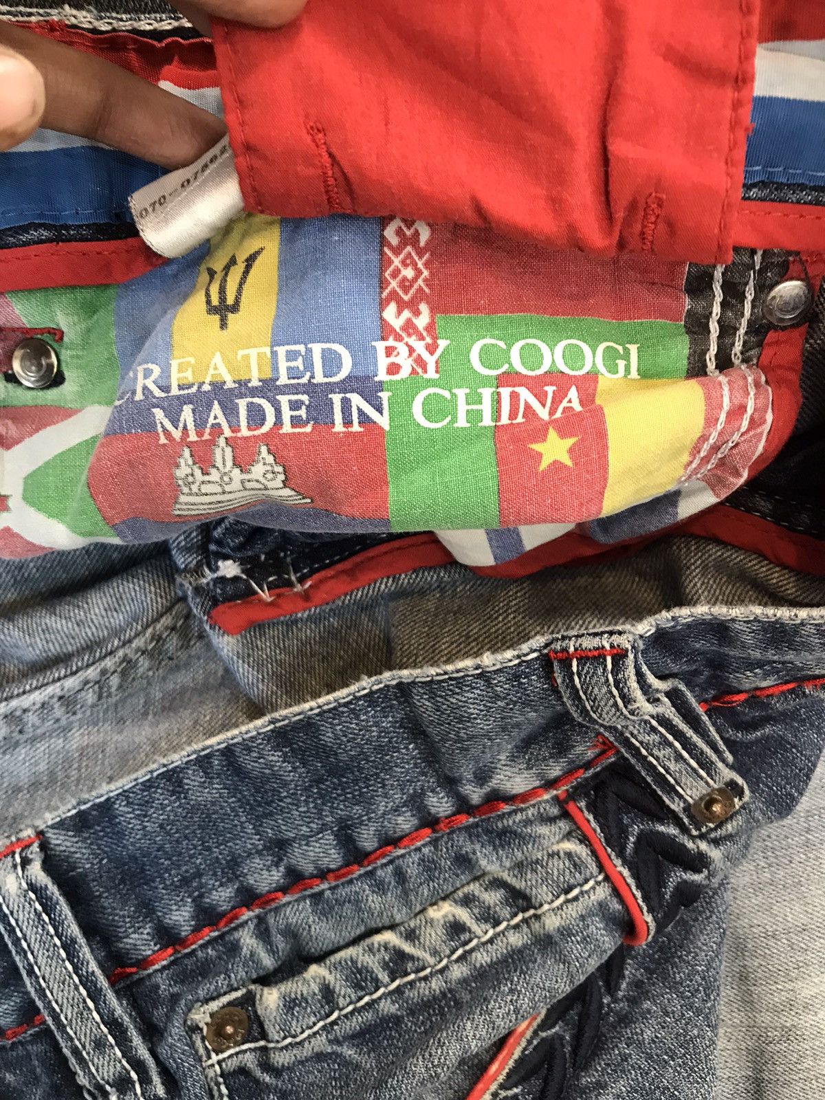 Coogi Vintage Coogi multi flags embroidered denim jort Size US 36 / EU 52 - 8 Thumbnail