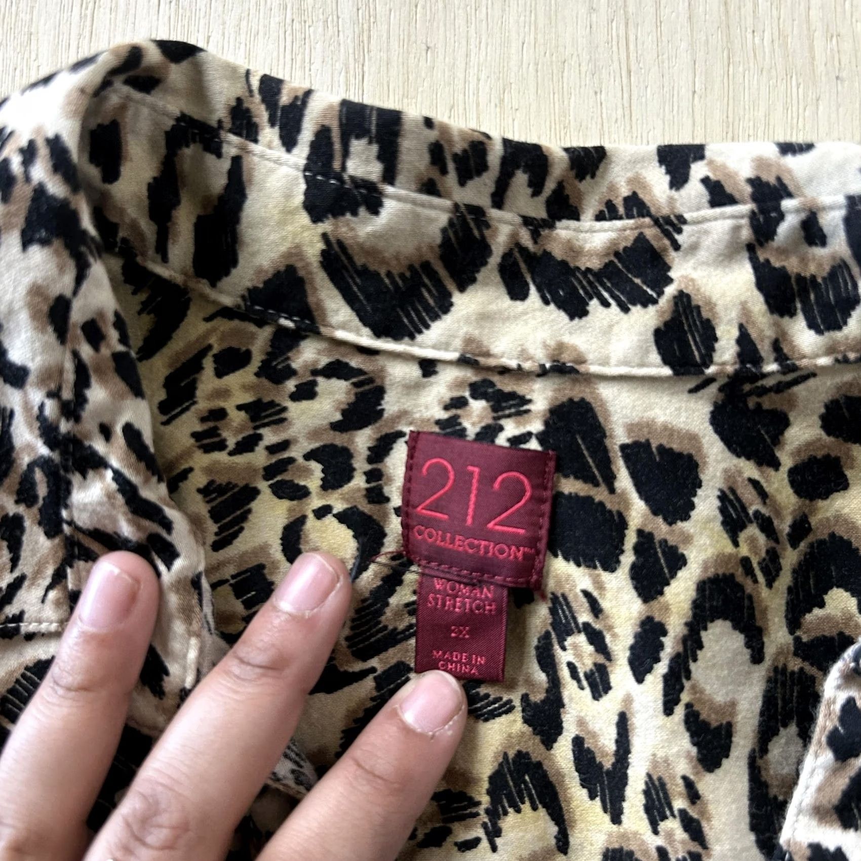 Vintage VINTAGE Y2K 212 Collection Button Up Shirt Womens 2X Brown Leopard Animal Print Shirt Size XXL / US 16-18 / IT 52-54 - 5 Thumbnail